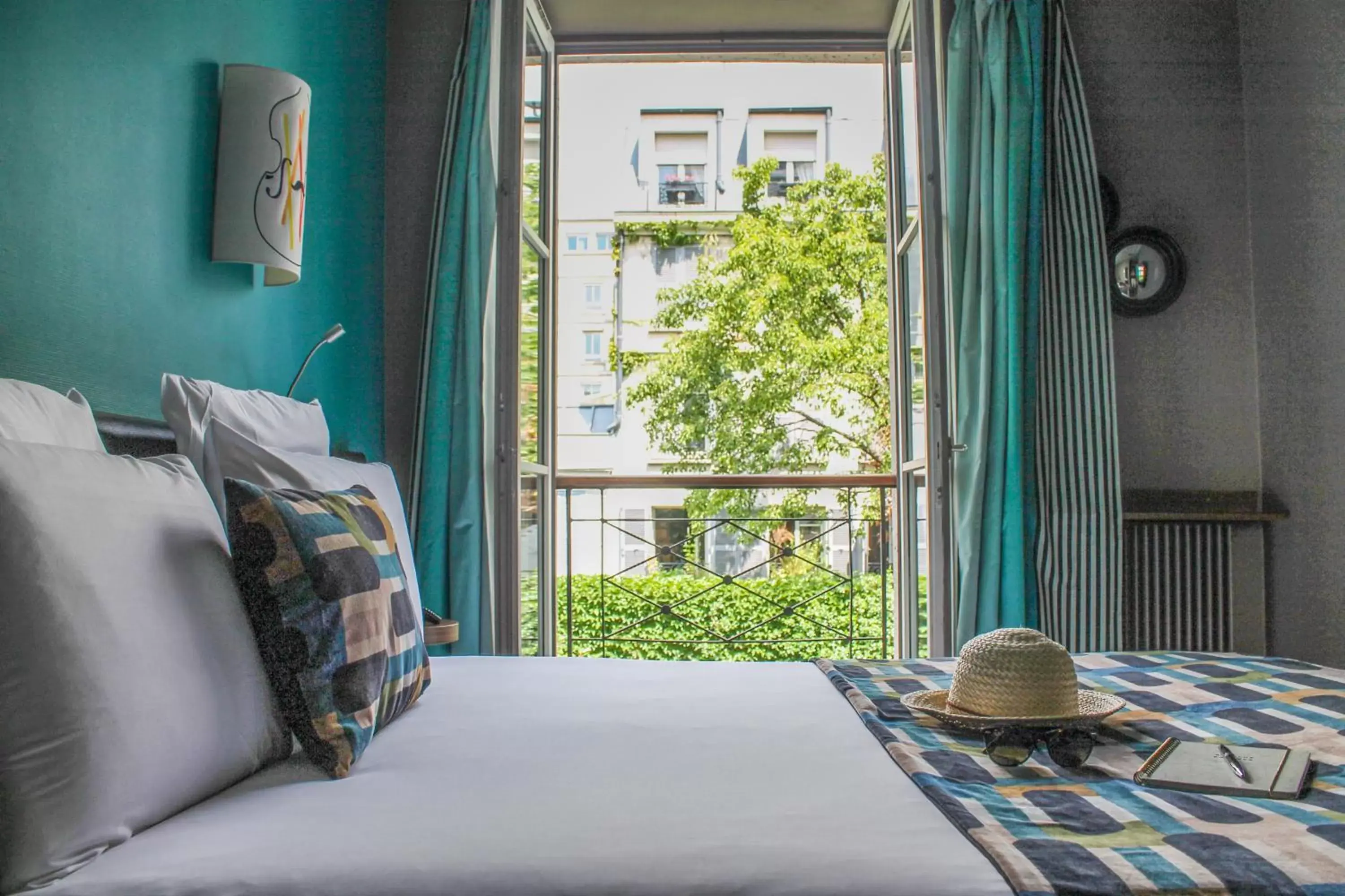 Bedroom, Bed in Mercure Paris Opera Grands Boulevards