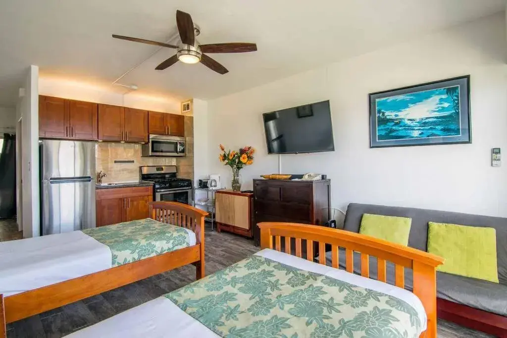 Dining Area in Waikiki Shore by Outrigger