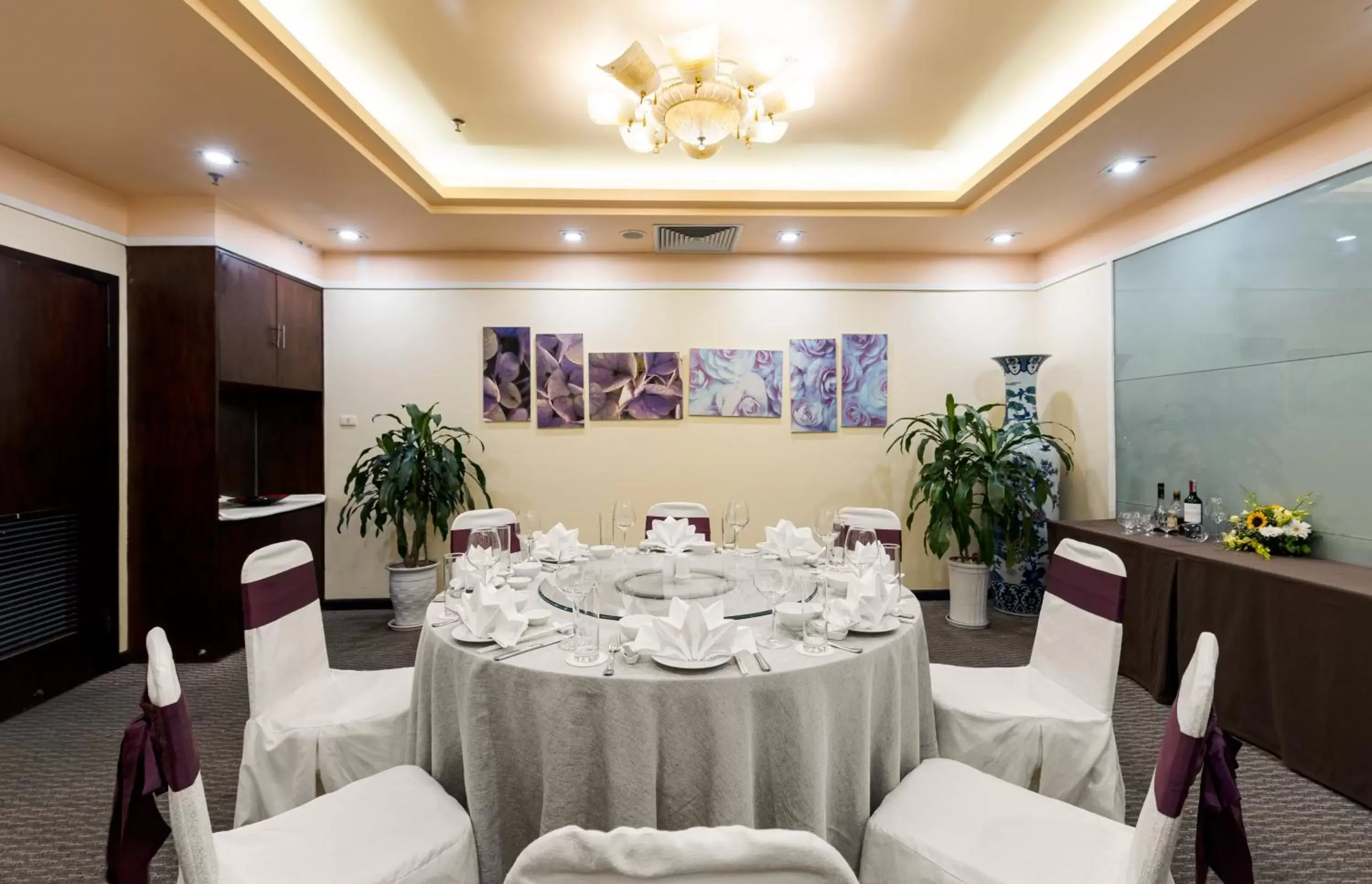 Restaurant/Places to Eat in Bao Son International Hotel
