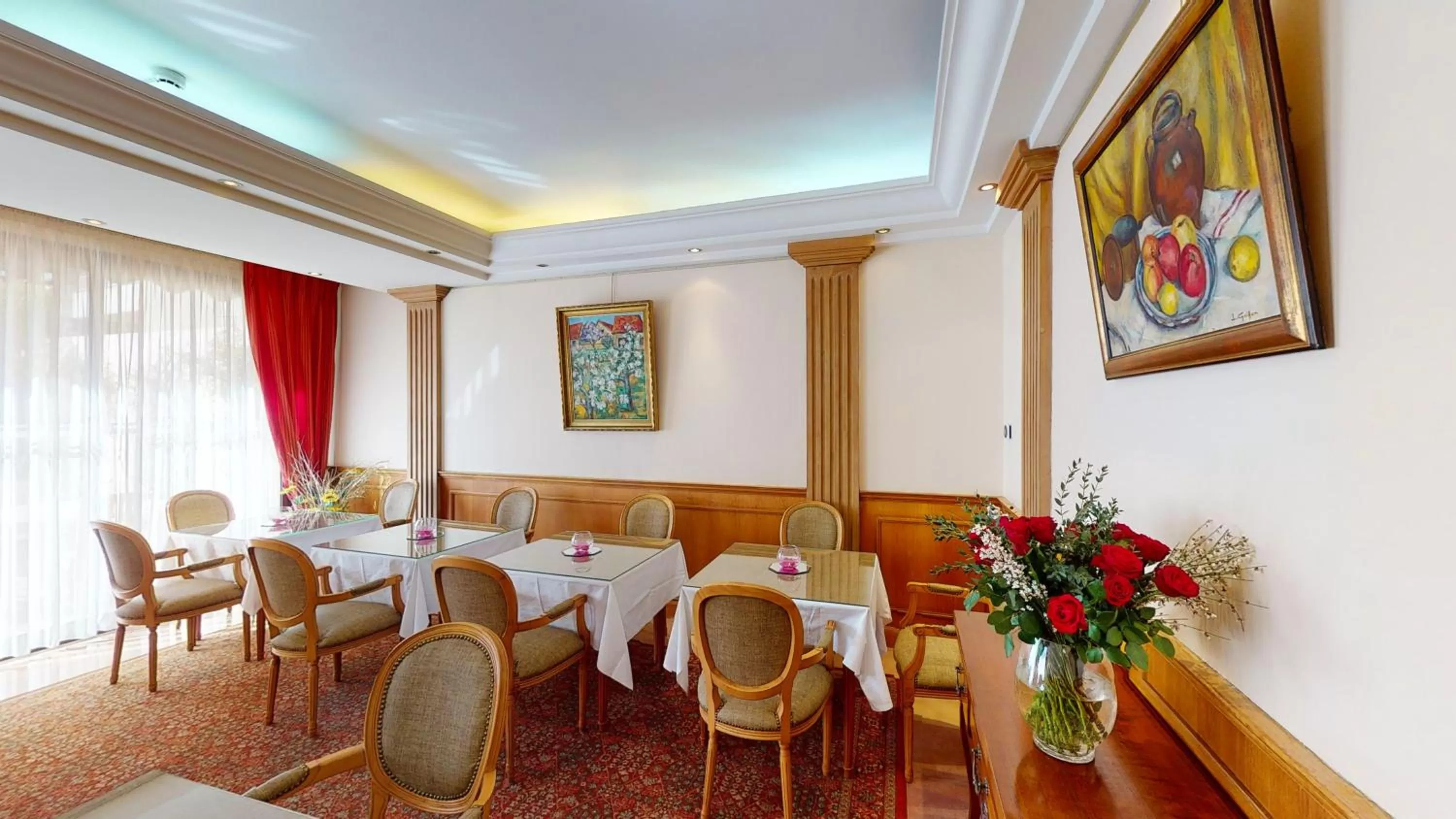 Restaurant/places to eat in Sun Riviera Hotel