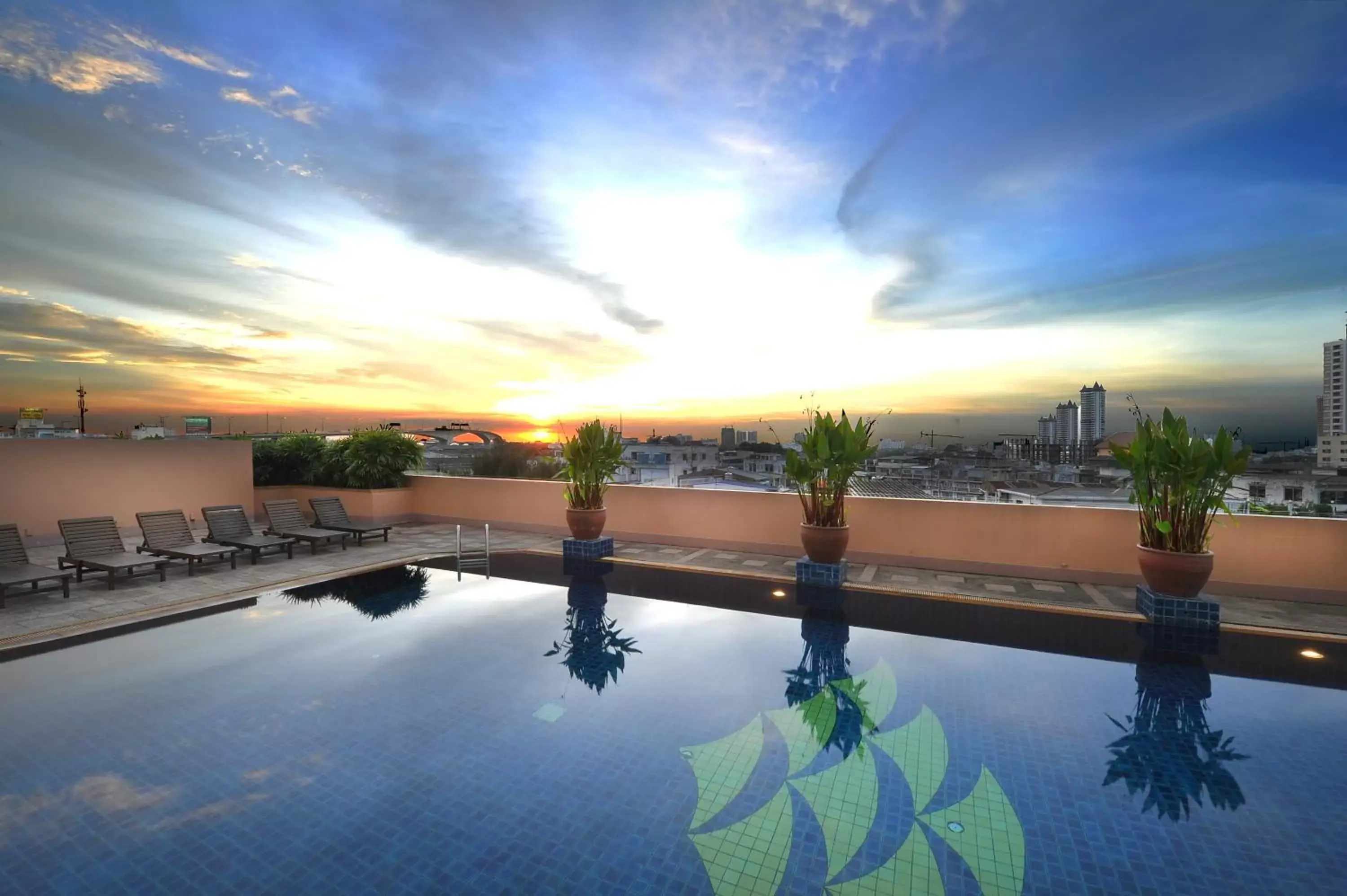 Balcony/Terrace, Swimming Pool in Tongtara Riverview Hotel