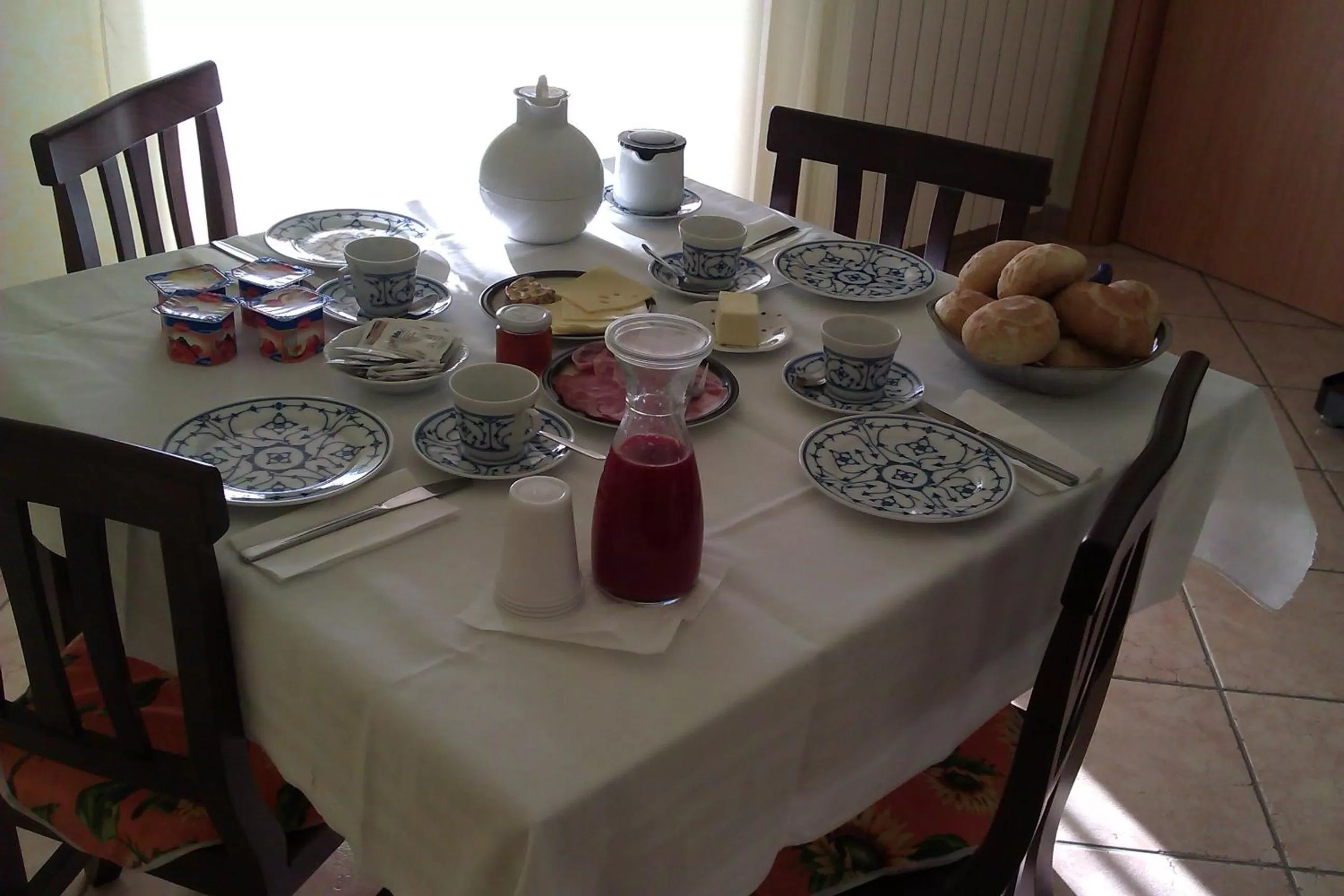 Communal lounge/ TV room, Restaurant/Places to Eat in B&B Esperança