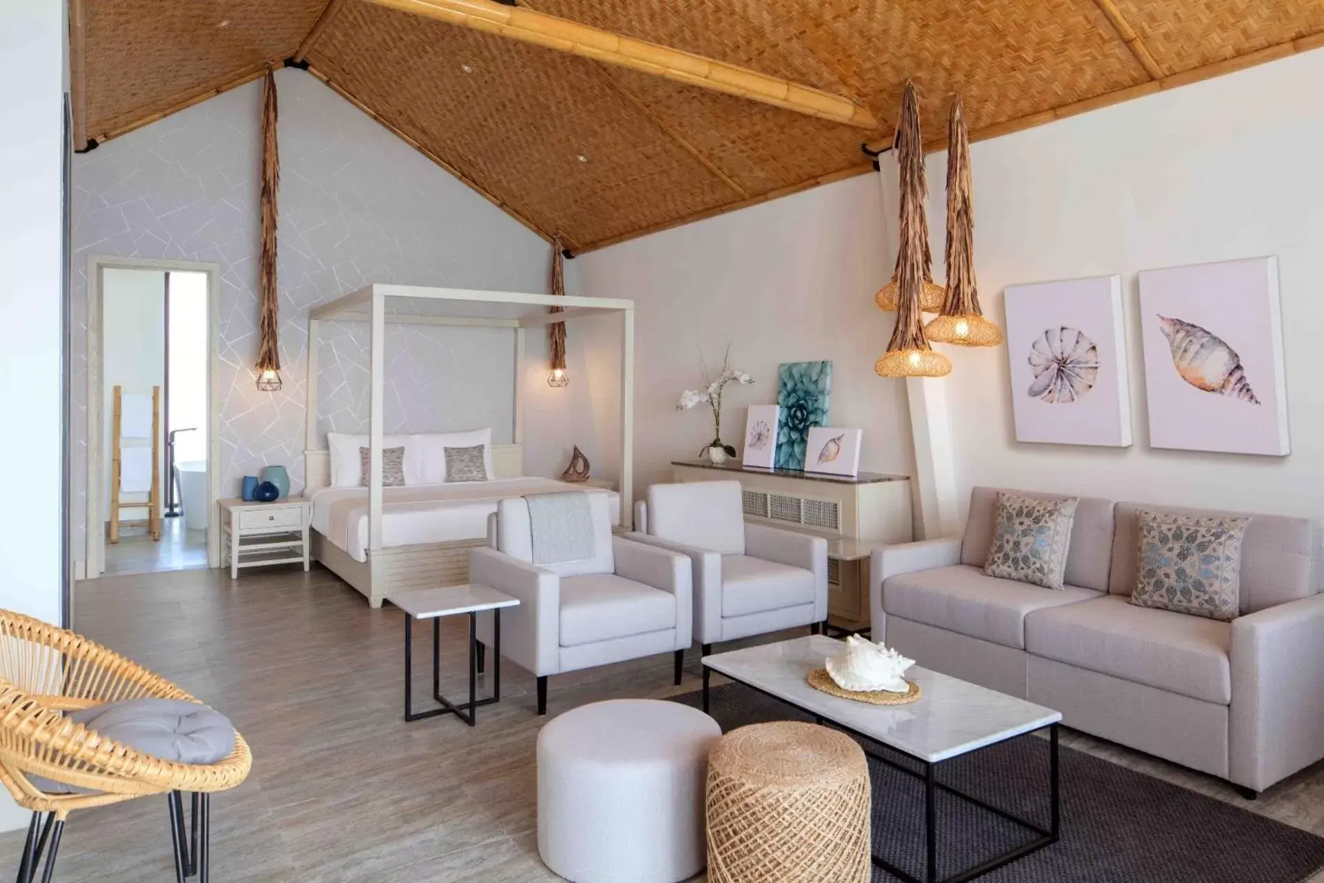 Bedroom, Seating Area in Anantara World Islands Dubai Resort
