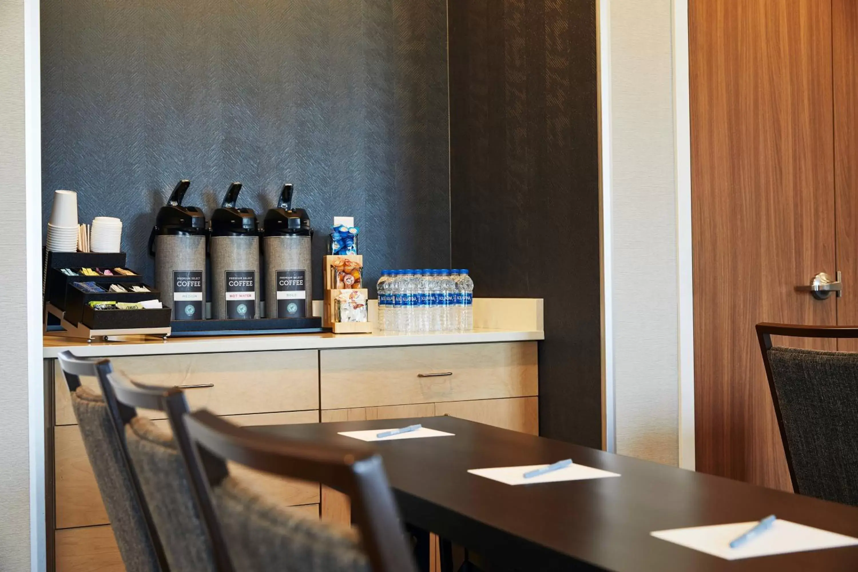 Meeting/conference room, Restaurant/Places to Eat in Fairfield Inn & Suites by Marriott Kansas City Belton