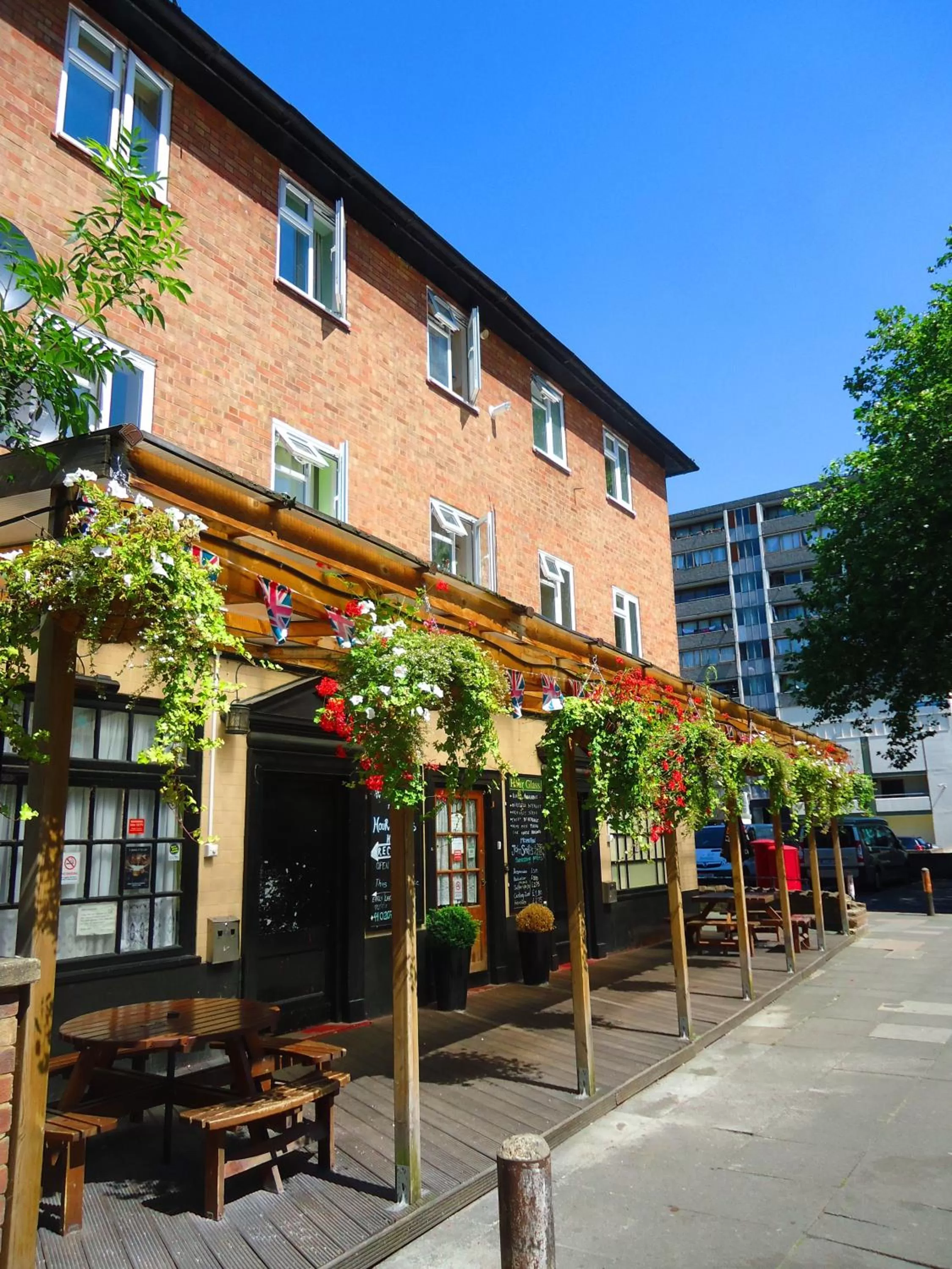 Facade/entrance in Hour Glass Hotel