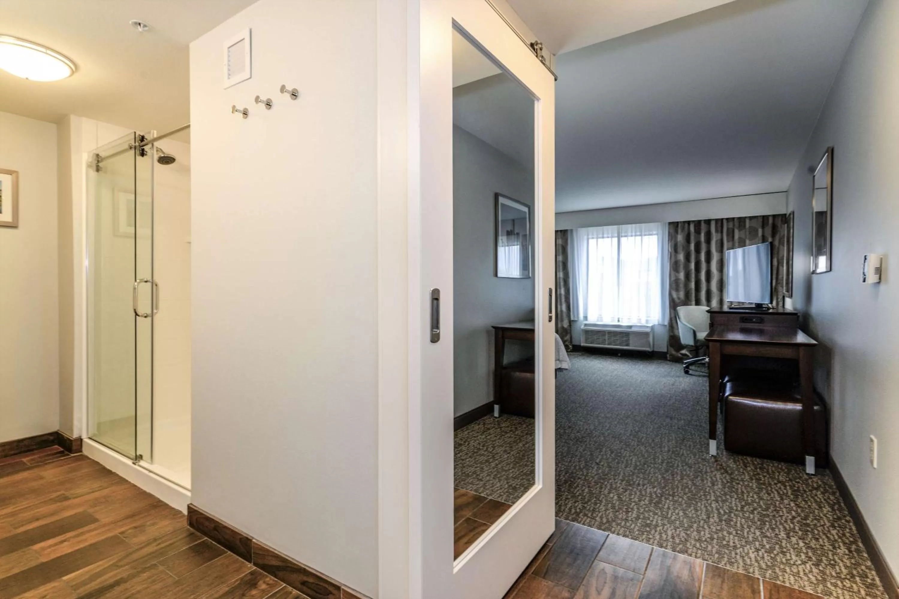 Bathroom in Hampton Inn Brighton Mi