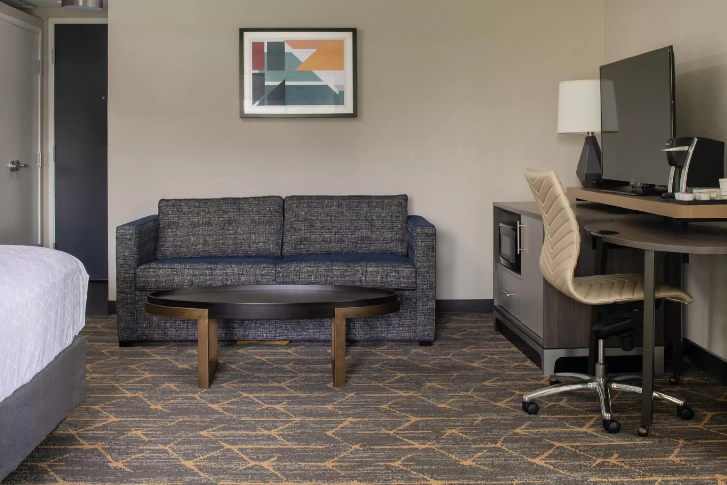 King Suite - Non-Smoking in Holiday Inn Richland on the River, an IHG Hotel King Suite - Non-Smoking in Holiday Inn Richland on the River, an IHG Hotel