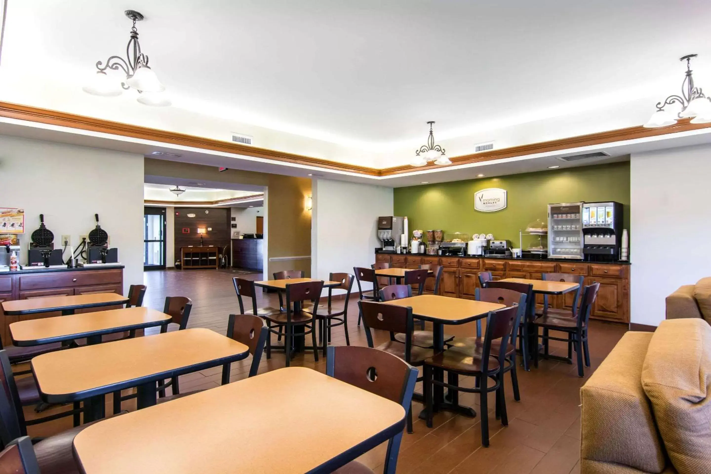 Restaurant/Places to Eat in Sleep Inn & Suites near Fort Gregg-Adams