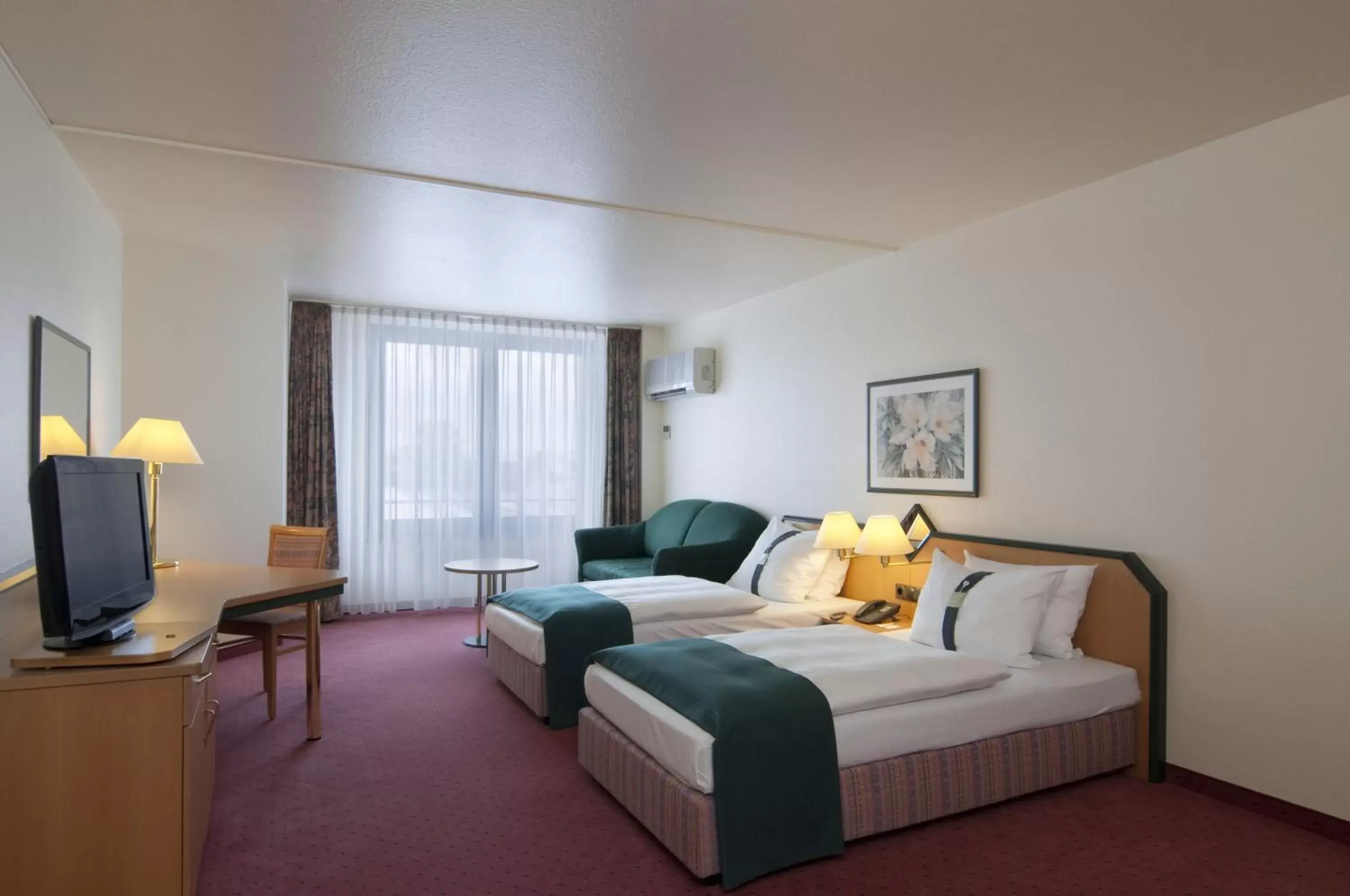 Photo of the whole room in Holiday Inn Essen City Centre, an IHG Hotel