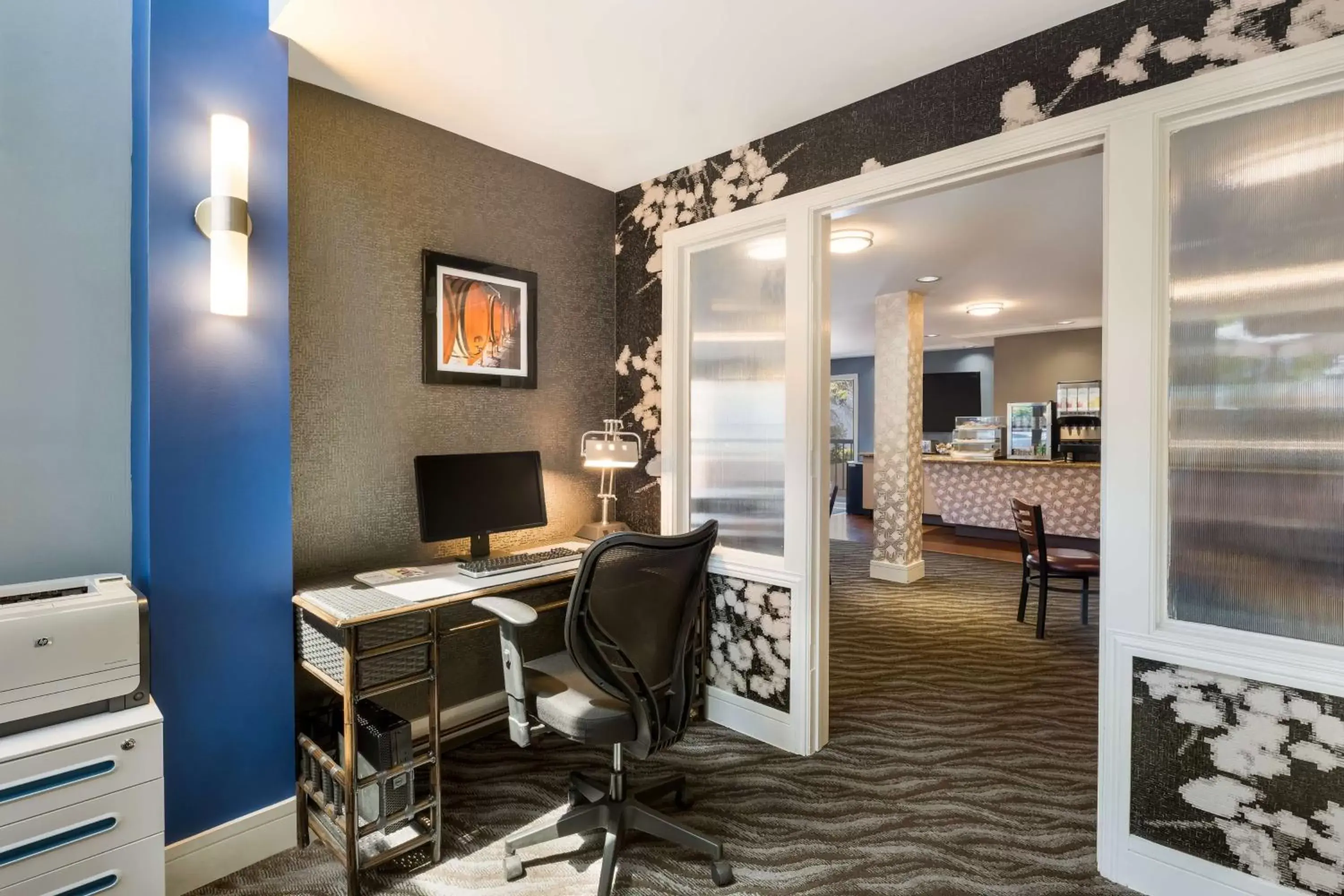 Business facilities in SureStay Plus Hotel by Best Western Mountain View Business facilities in SureStay Plus Hotel by Best Western Mountain View