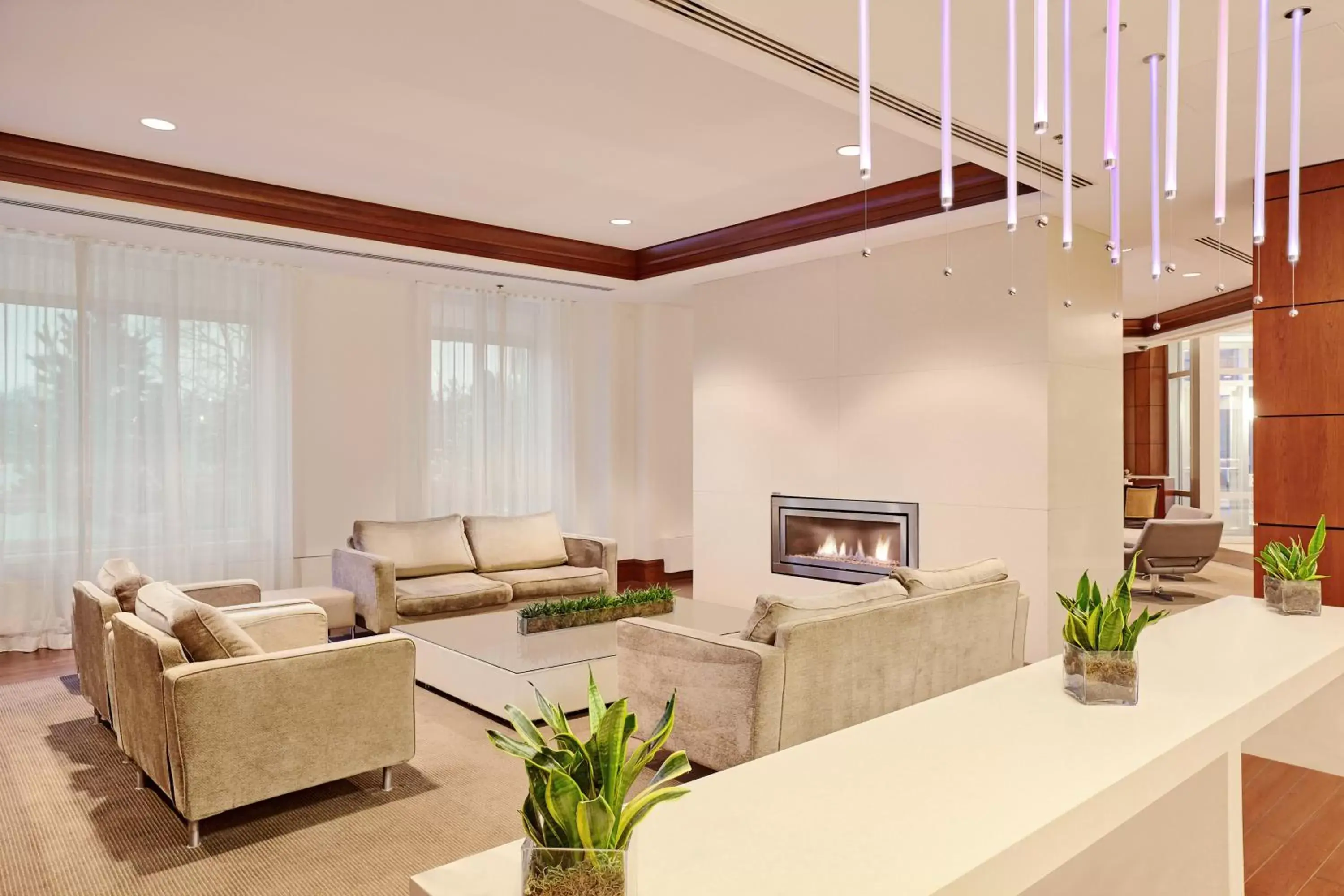 Lobby or reception, Seating Area in InterContinental Suites Hotel Cleveland, an IHG Hotel