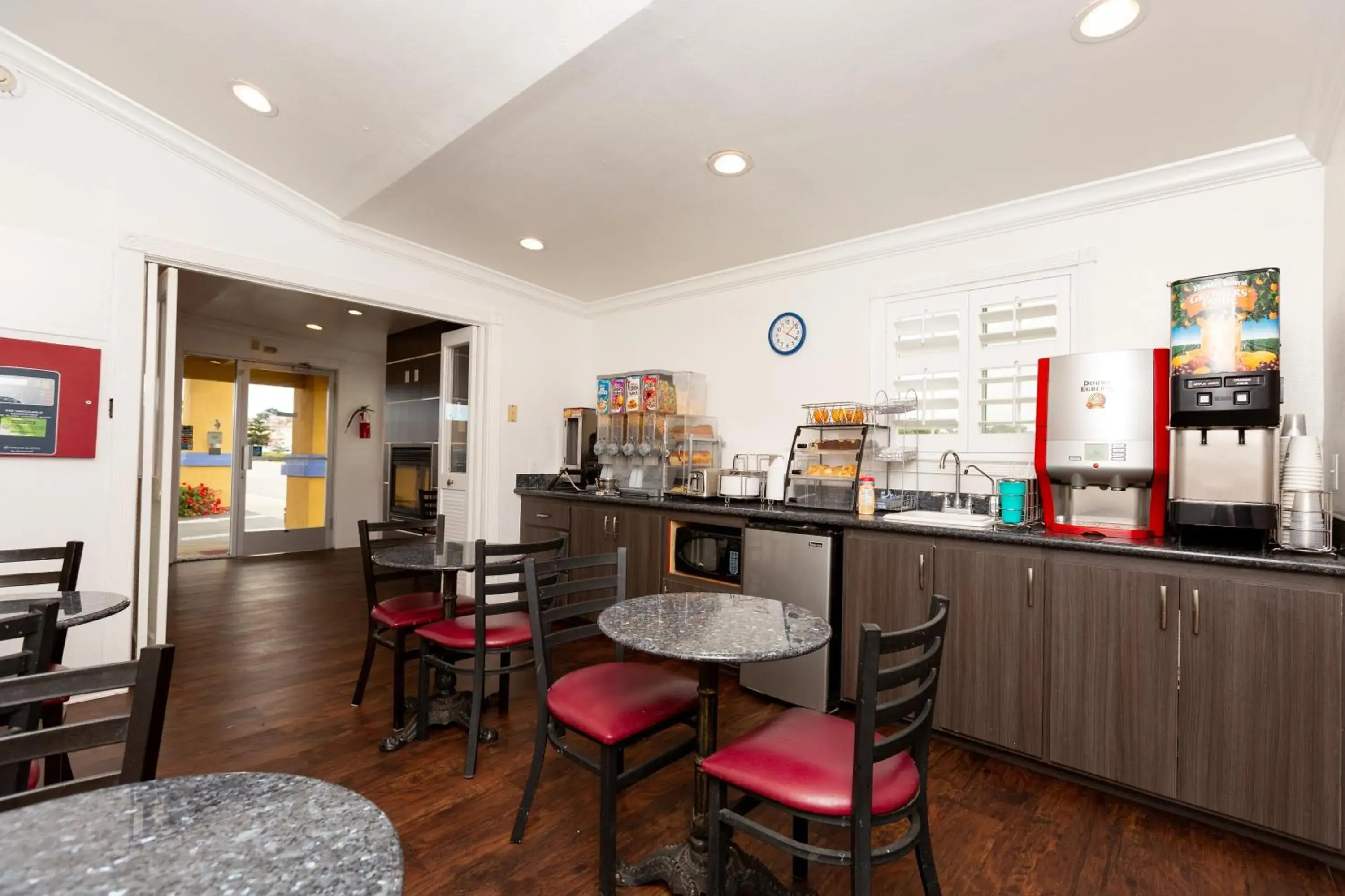 Breakfast, Restaurant/Places to Eat in SureStay Hotel by Best Western Seaside Monterey