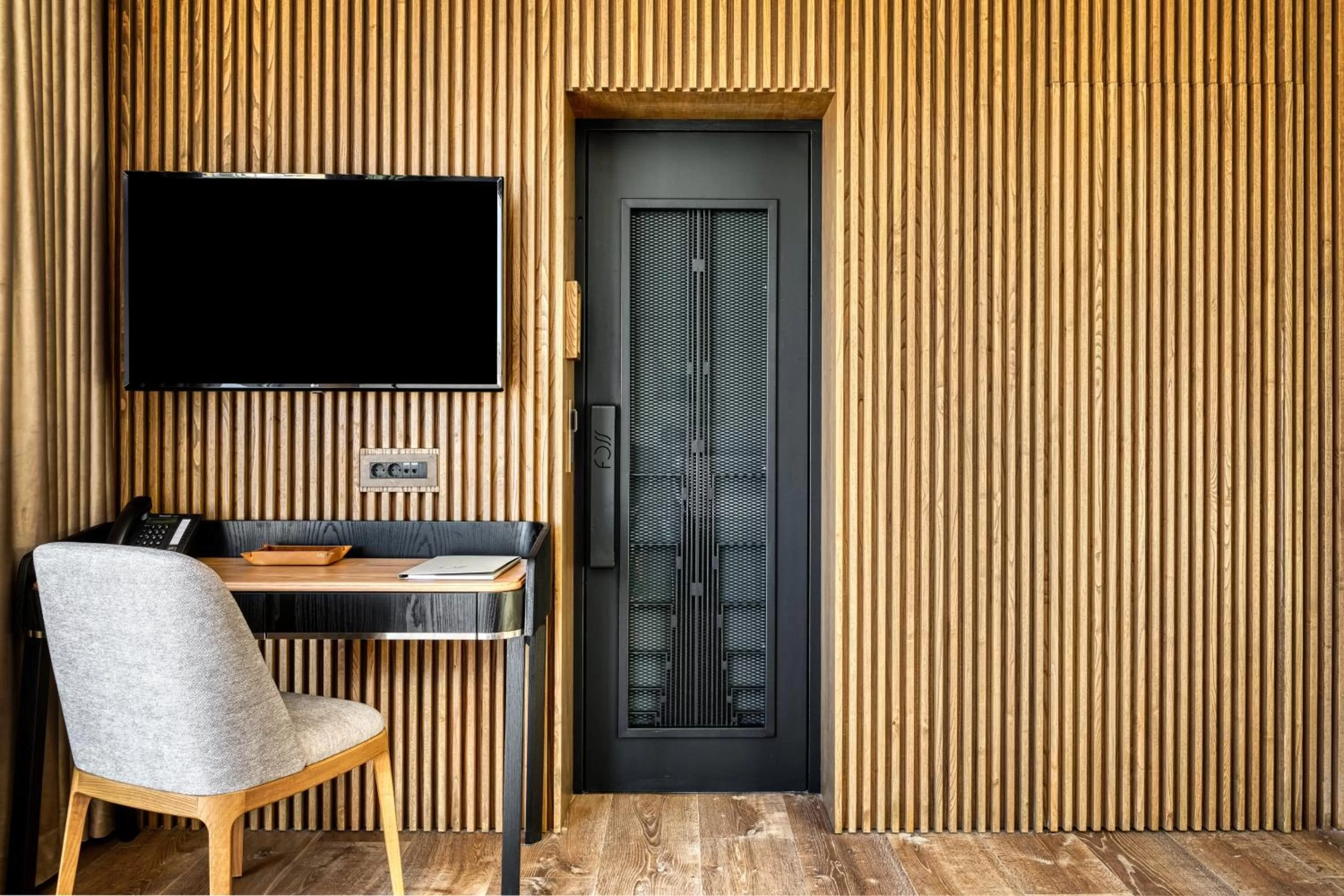 Living room in Athenian Foss