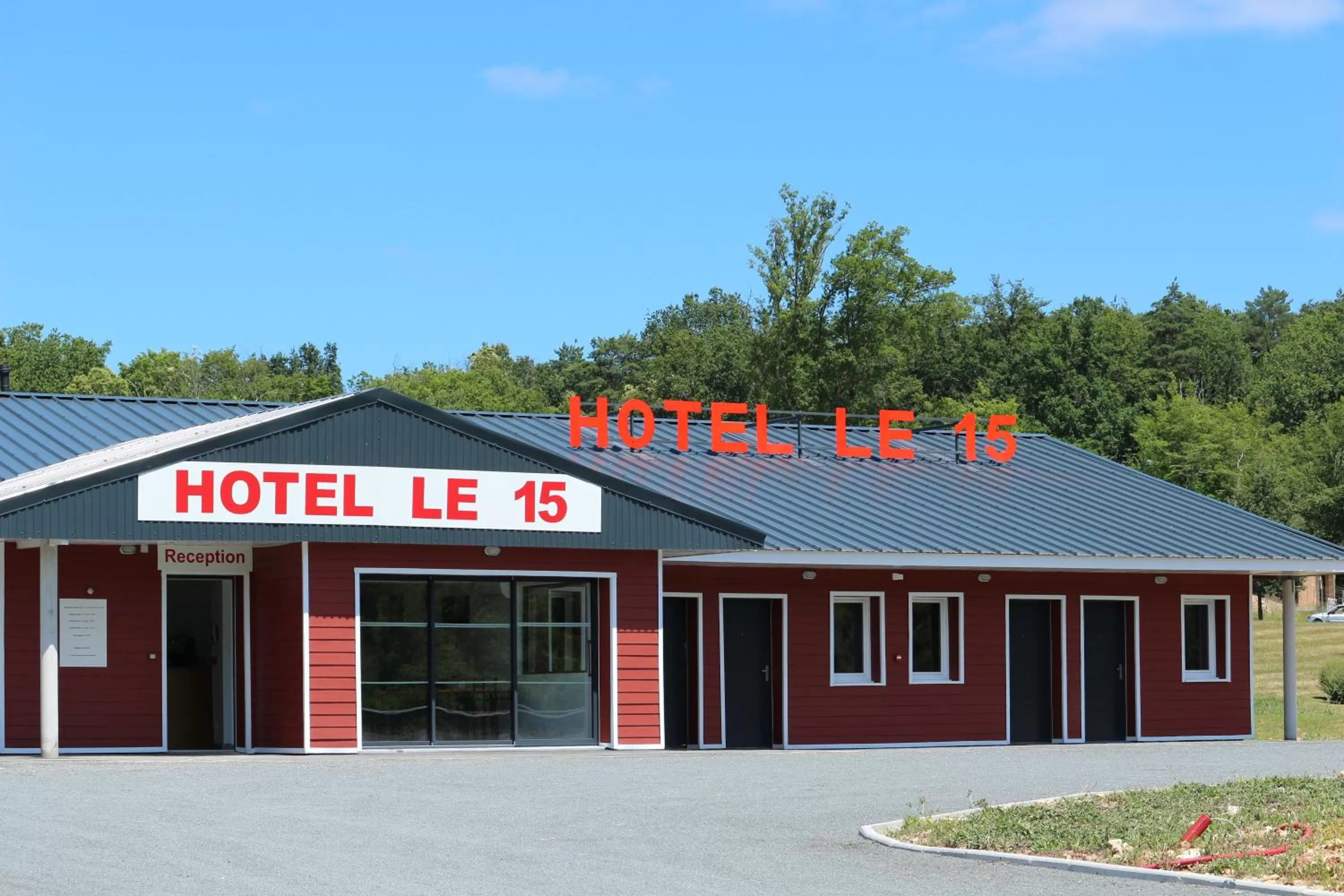 Property building in Hôtel Le 15 Périgueux