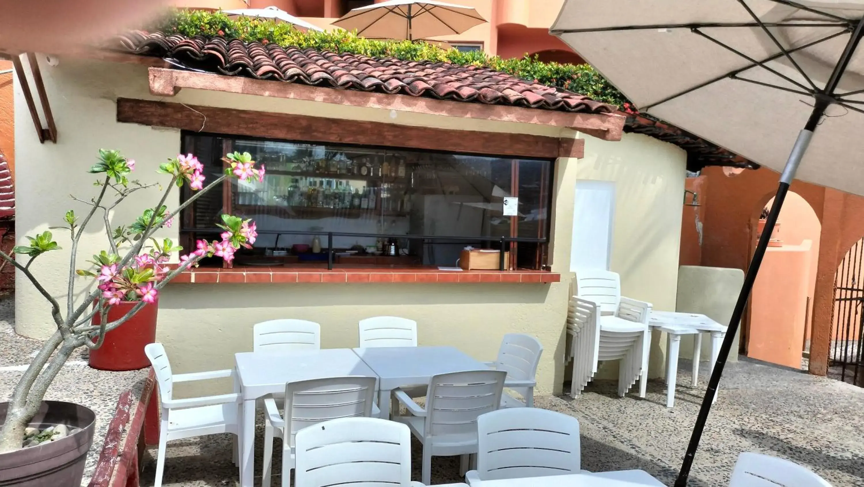 Restaurant/places to eat, Lounge/Bar in Villas Miramar