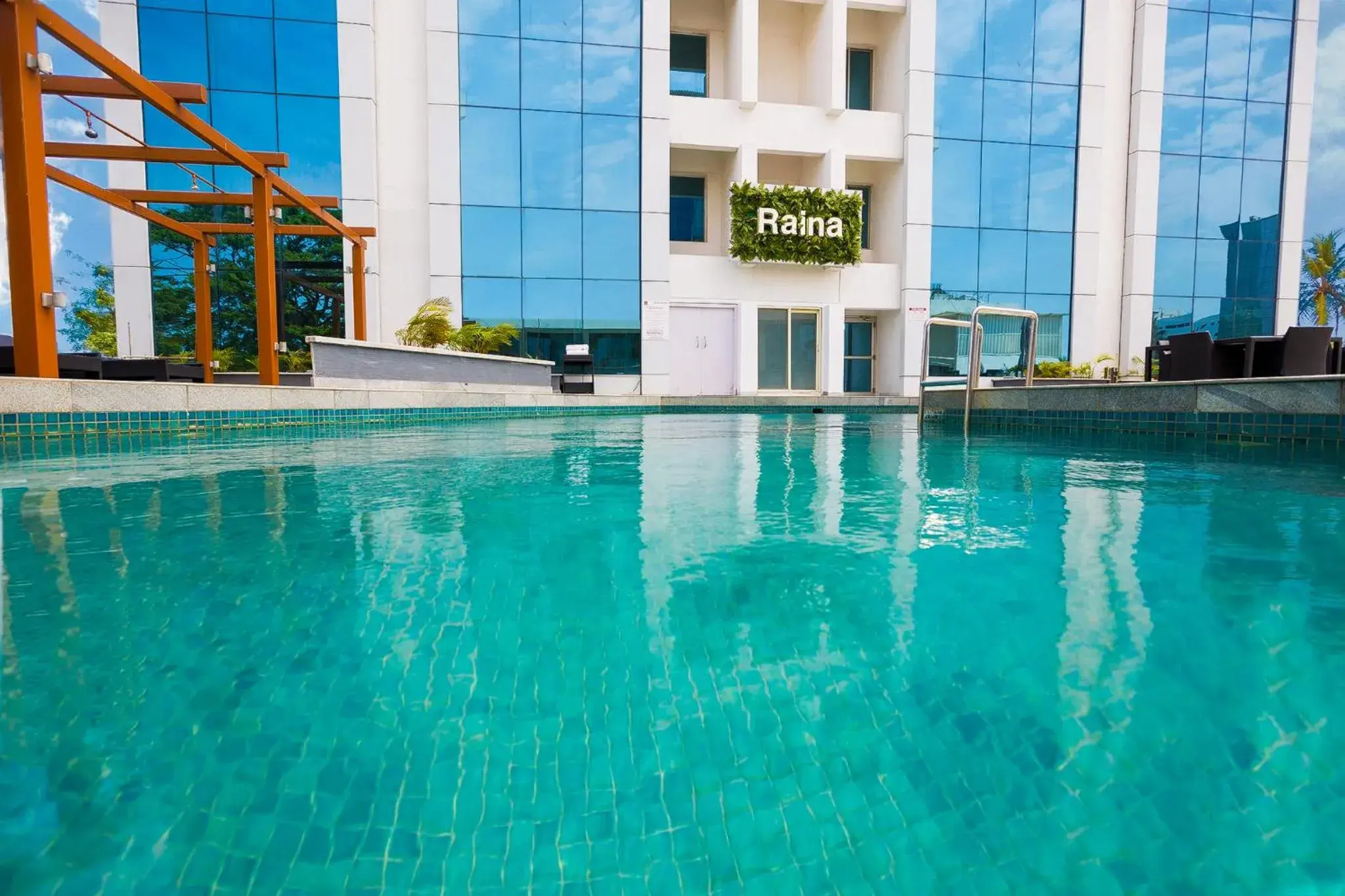 Swimming Pool in Clarion Hotel President Chennai