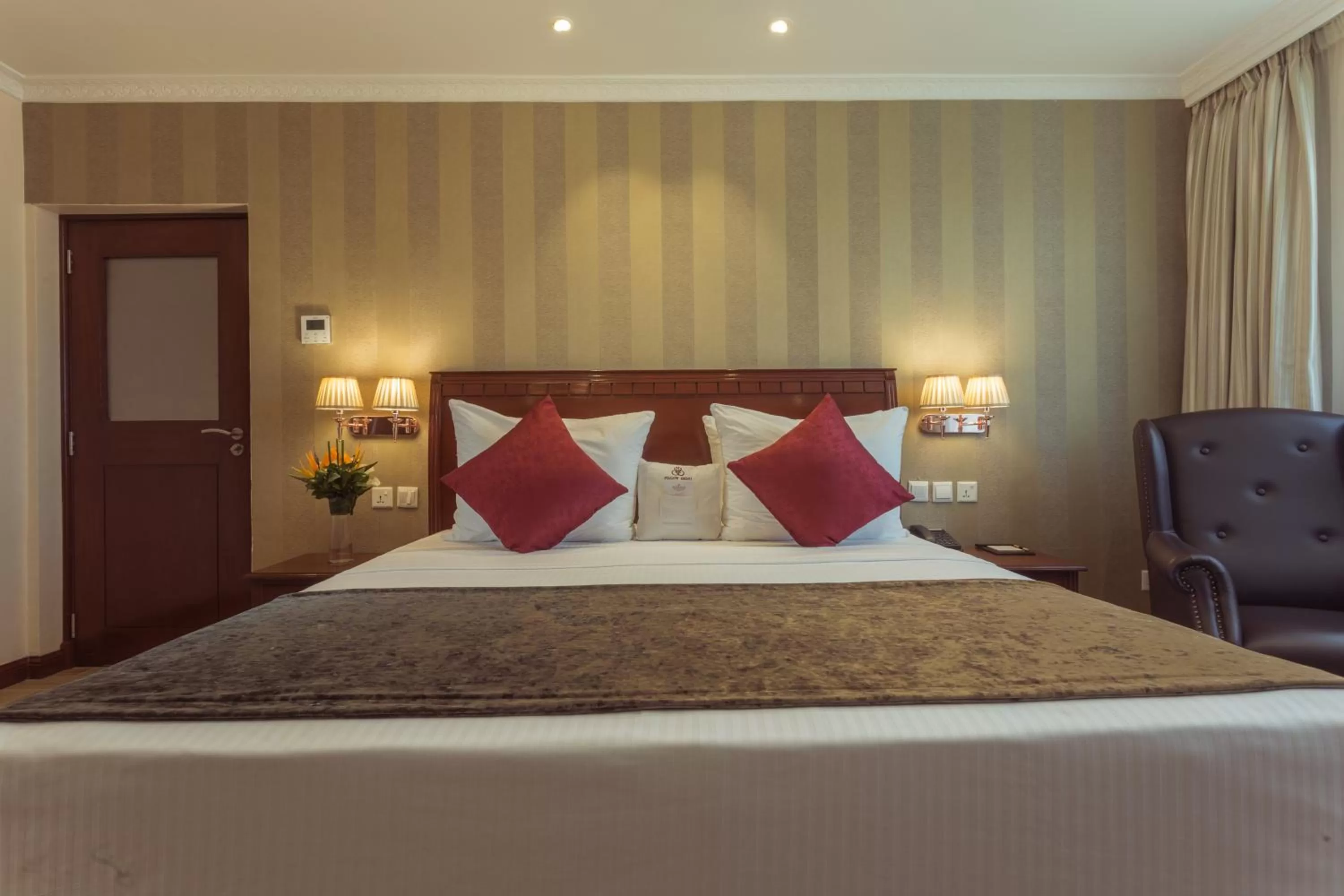 Bed in Sarova Woodlands Hotel and Spa