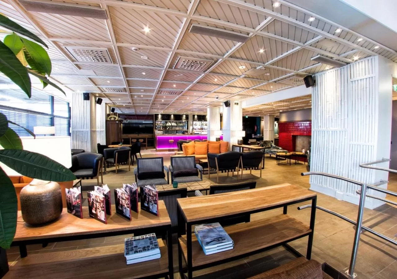 Lounge or bar in Original Sokos Hotel Alexandra Jyväskylä