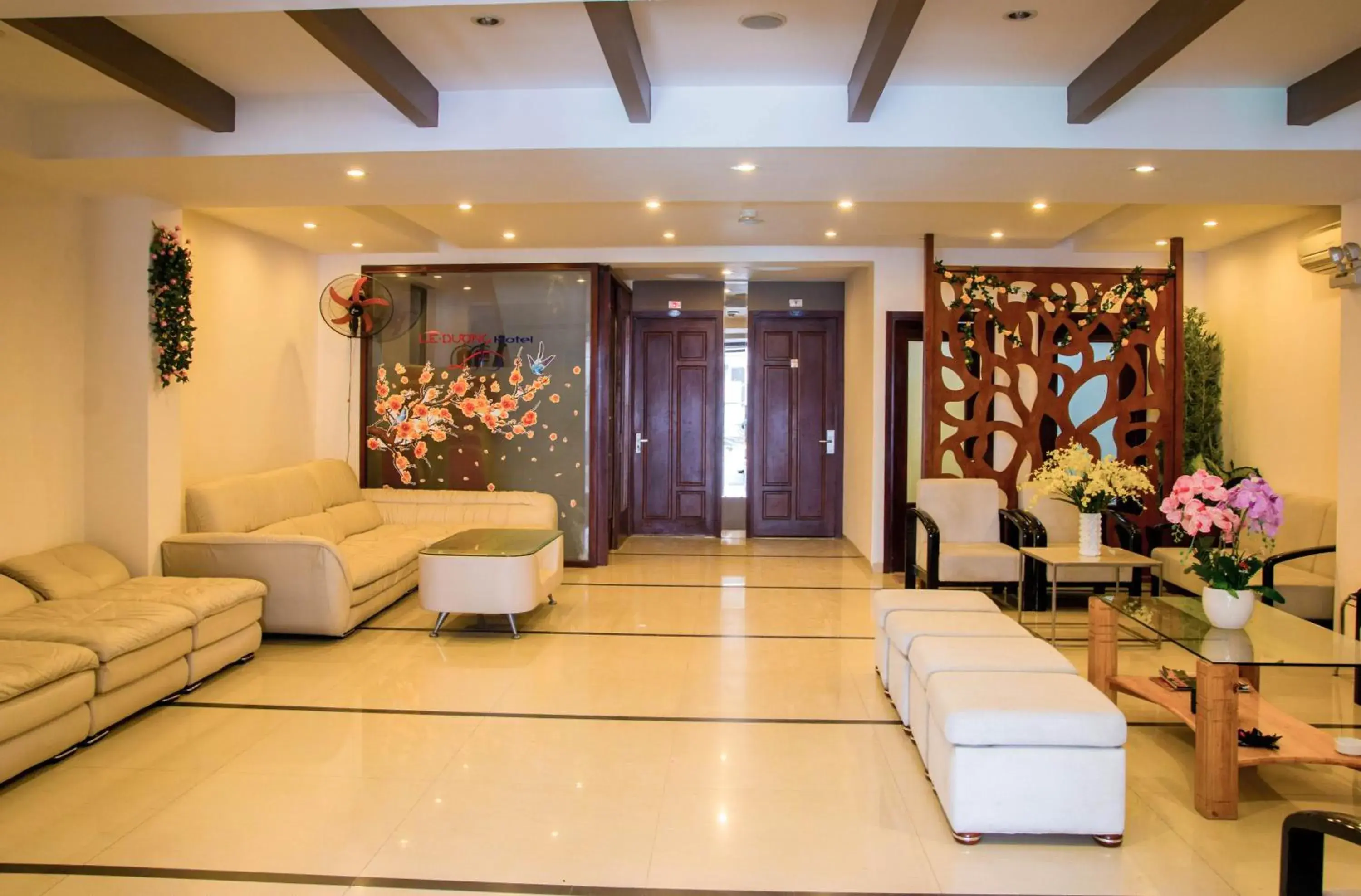 Living room, Lobby/Reception in Le Duong Hotel