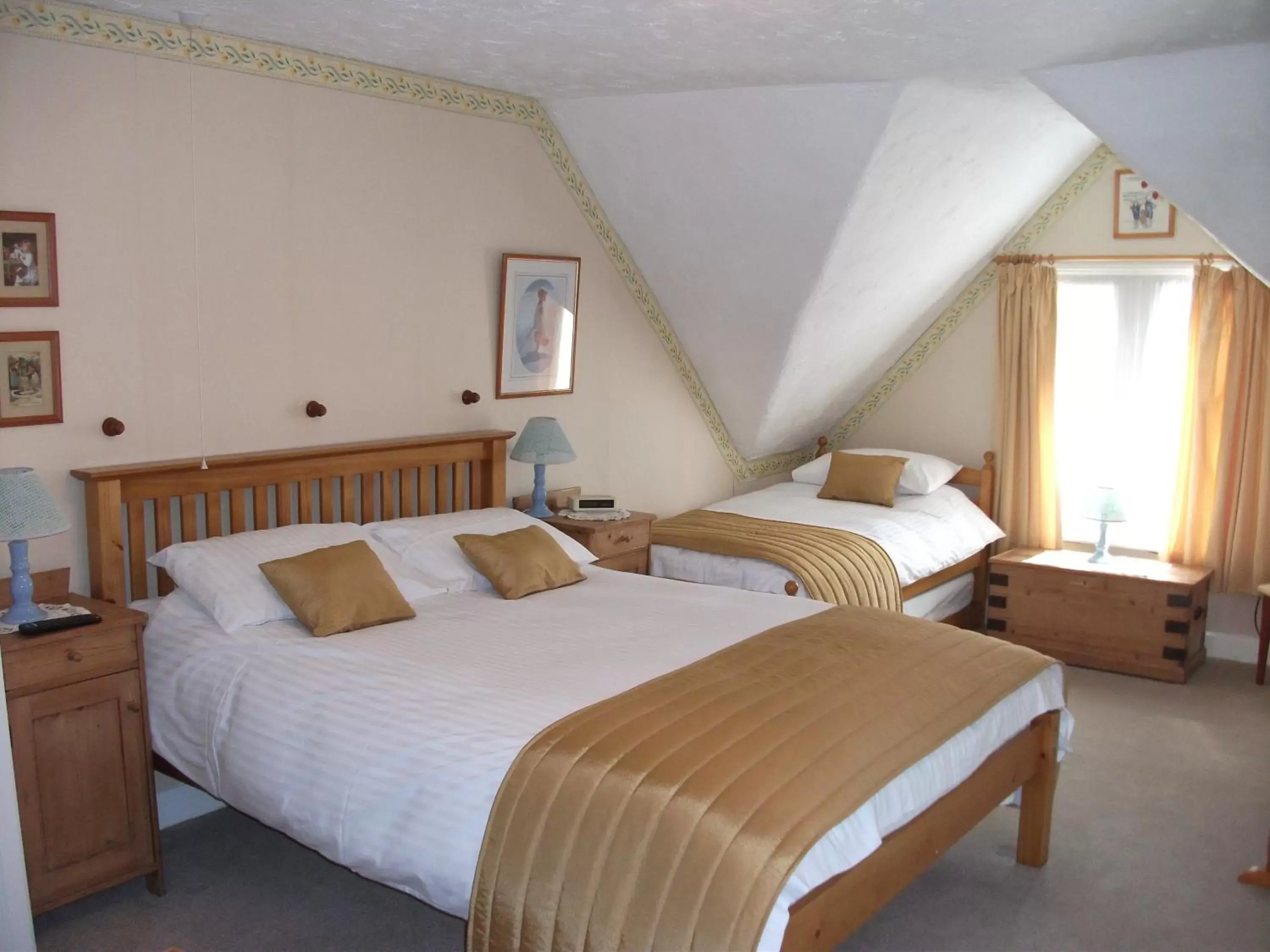 Family Room with Bathroom in Claremont Guesthouse