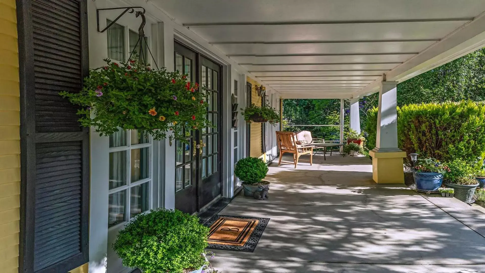 Patio in Bayberry Inn B&B and Oregon Wellness Retreat