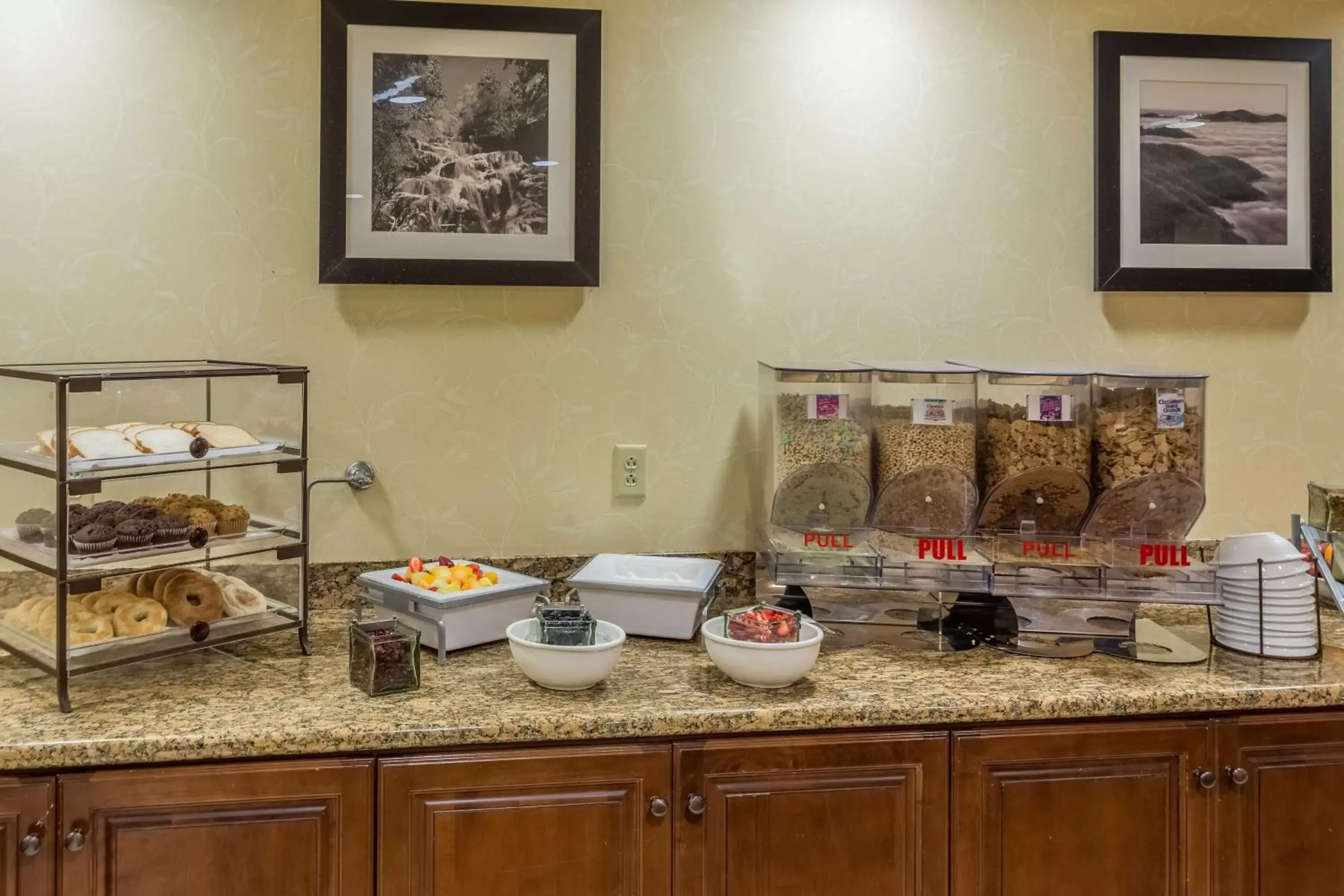 Restaurant/places to eat, Food in Country Inn & Suites by Radisson, Knoxville at Cedar Bluff, TN