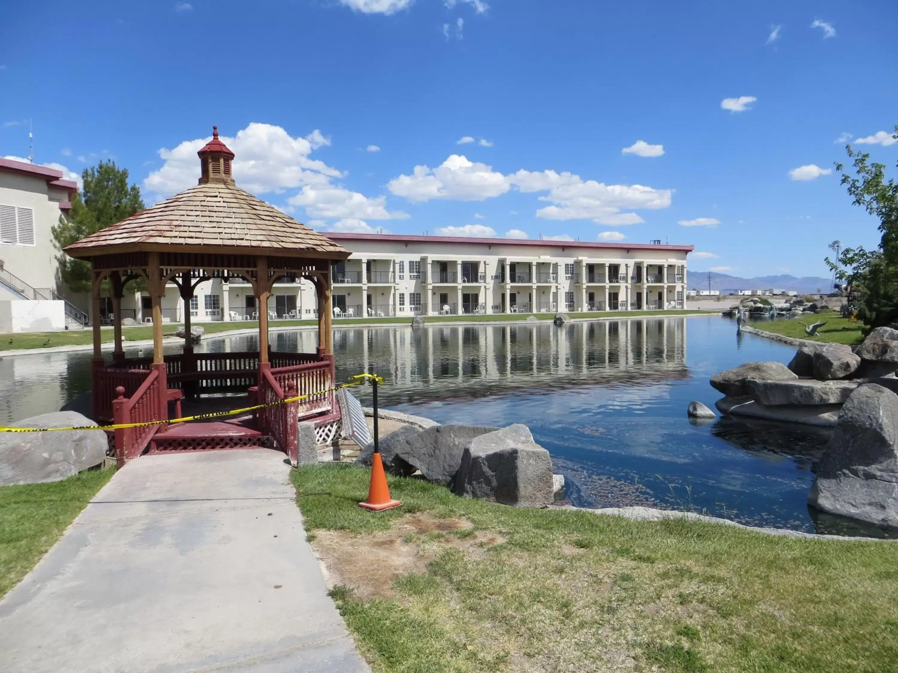 Beach, Swimming Pool in Longstreet Inn & Casino