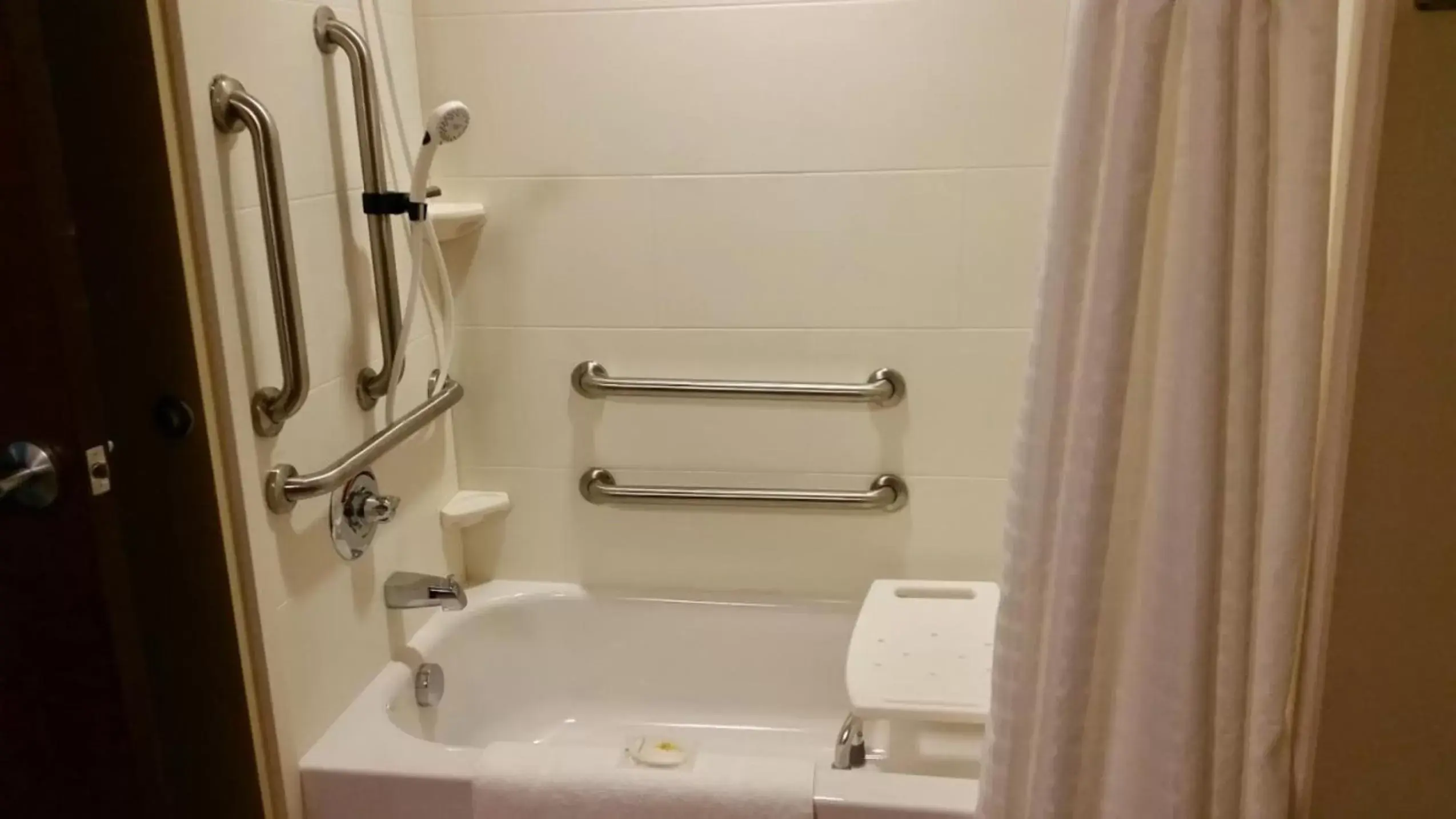 Bath, Bathroom in Comfort Inn & Suites West - Medical Center