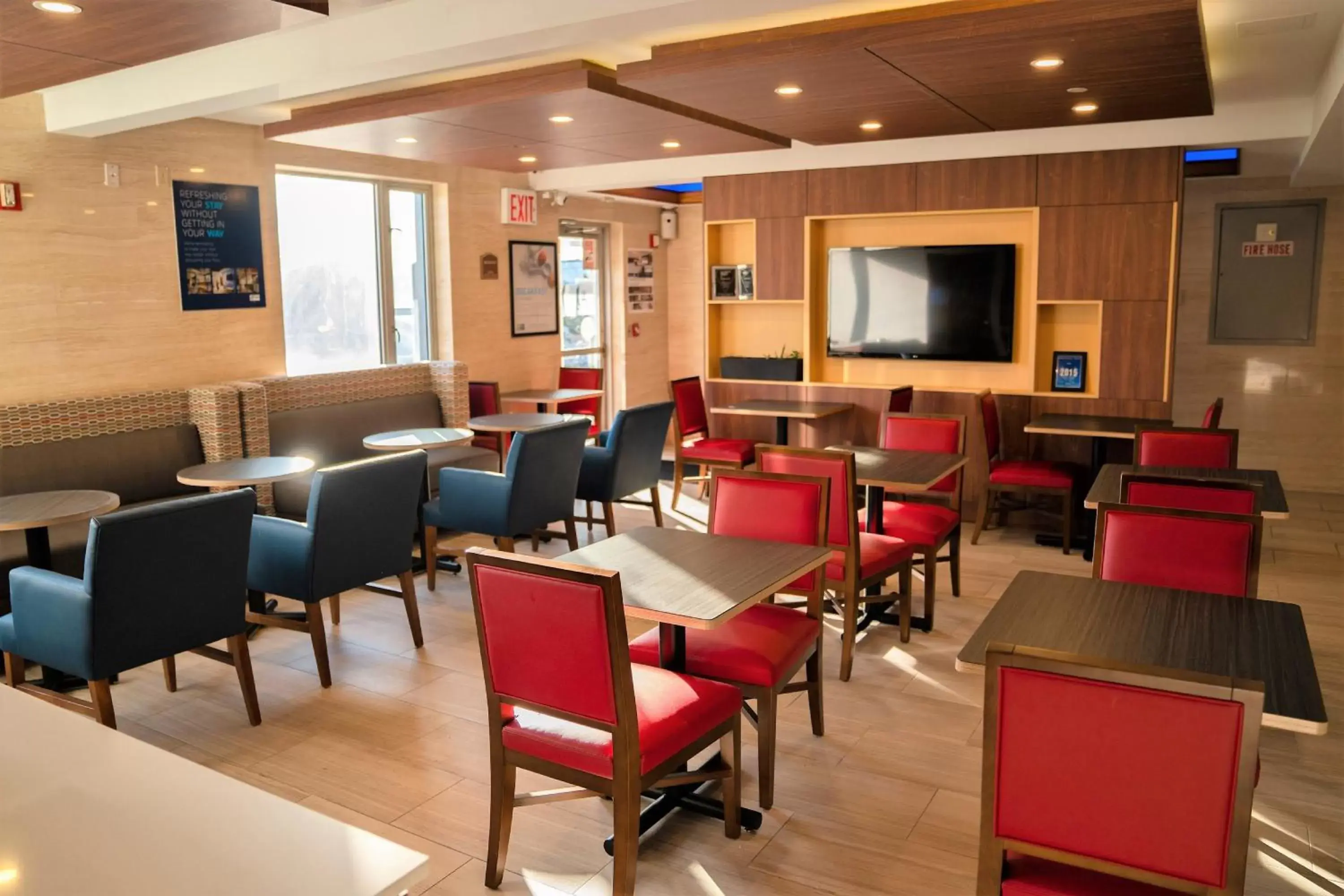 Restaurant/Places to Eat in Holiday Inn Express Maspeth, an IHG Hotel