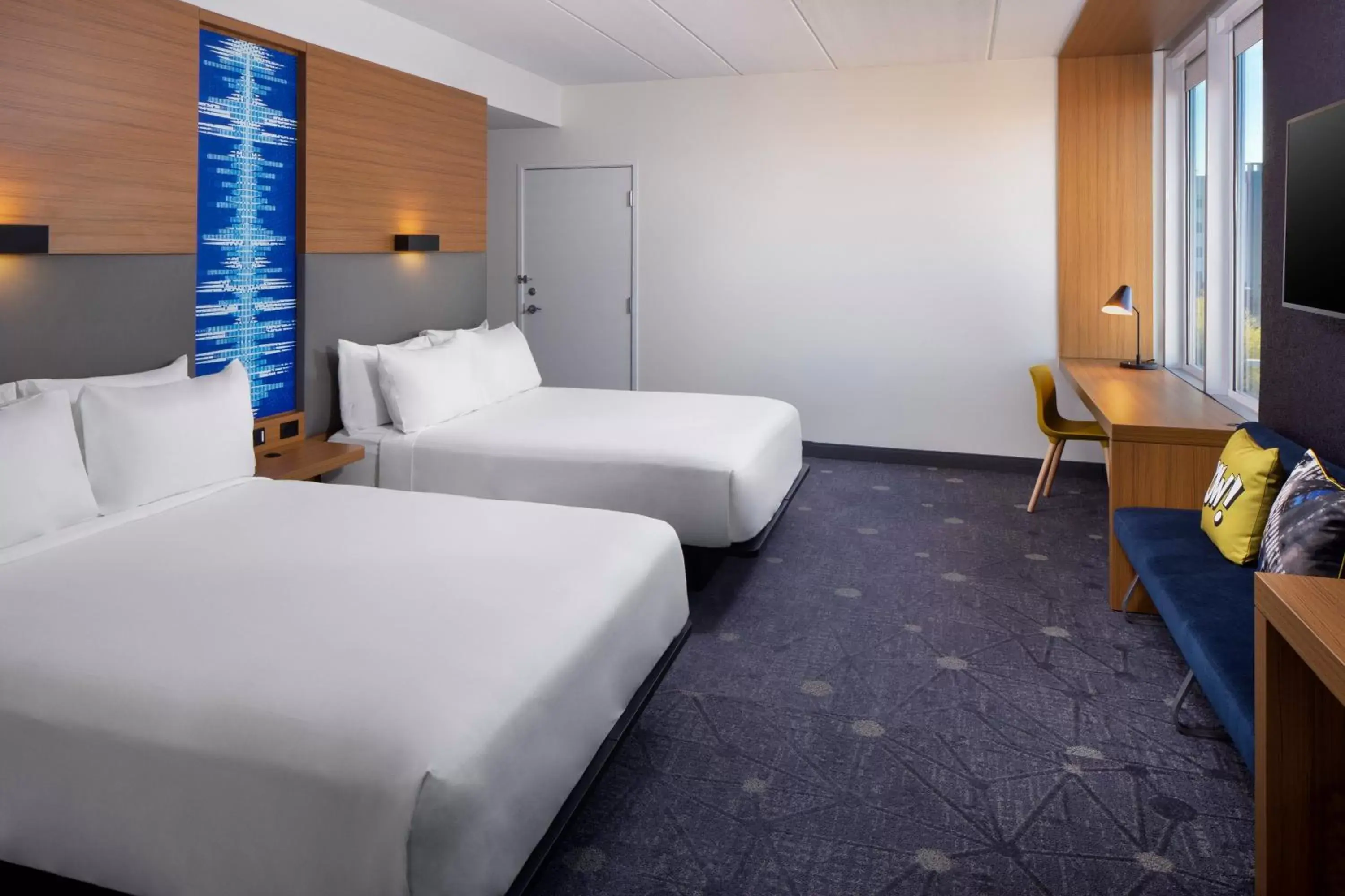 Photo of the whole room, Bed in Aloft Tempe