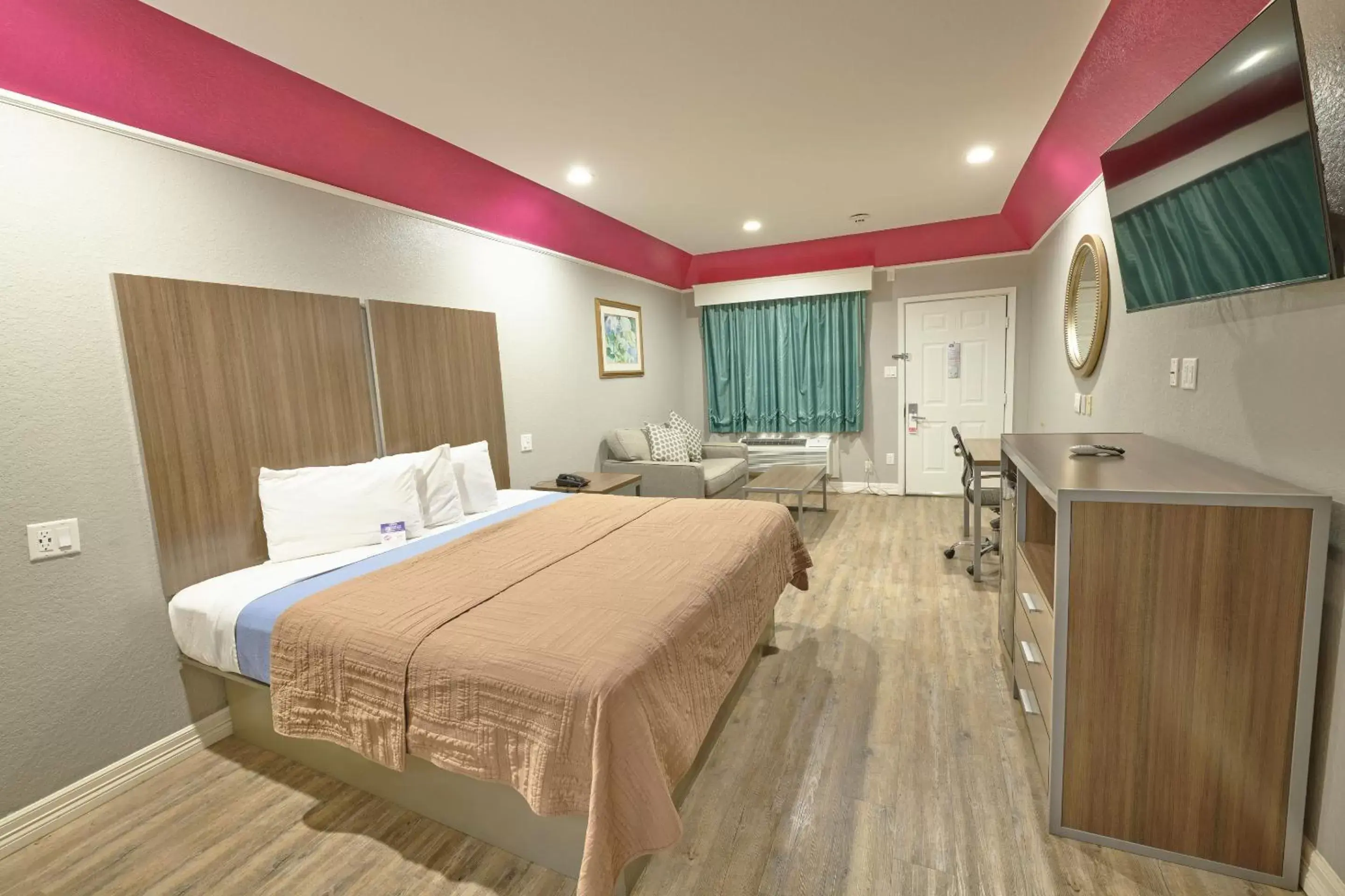 Bedroom in Hotel Bliss Kemah Boardwalk by OYO