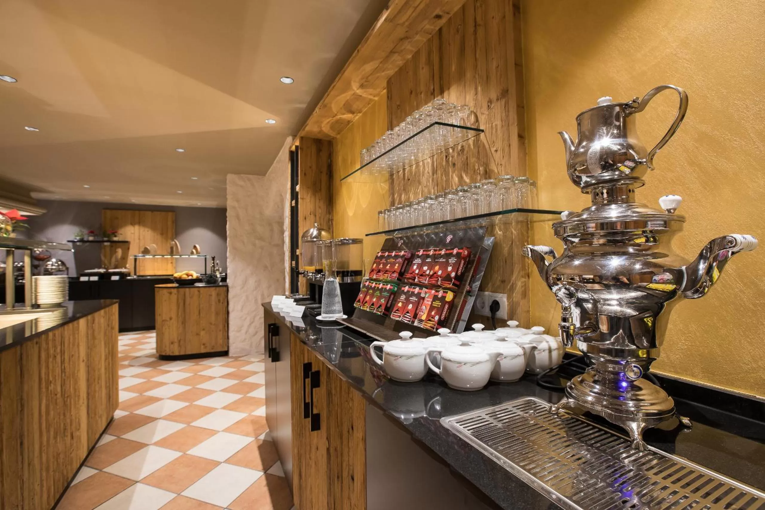 Buffet breakfast in Alpenhotel Tirolerhof