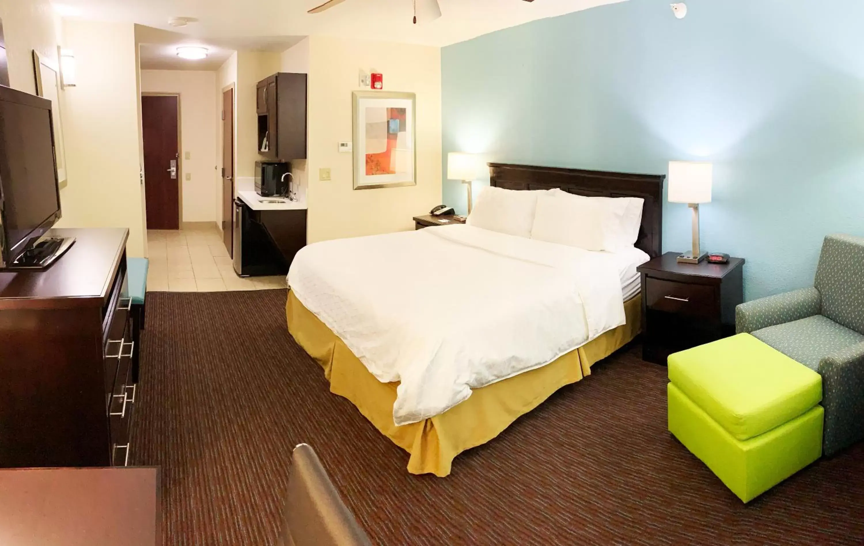 Photo of the whole room, Bed in Holiday Inn Express Hotel & Suites Gainesville, an IHG Hotel