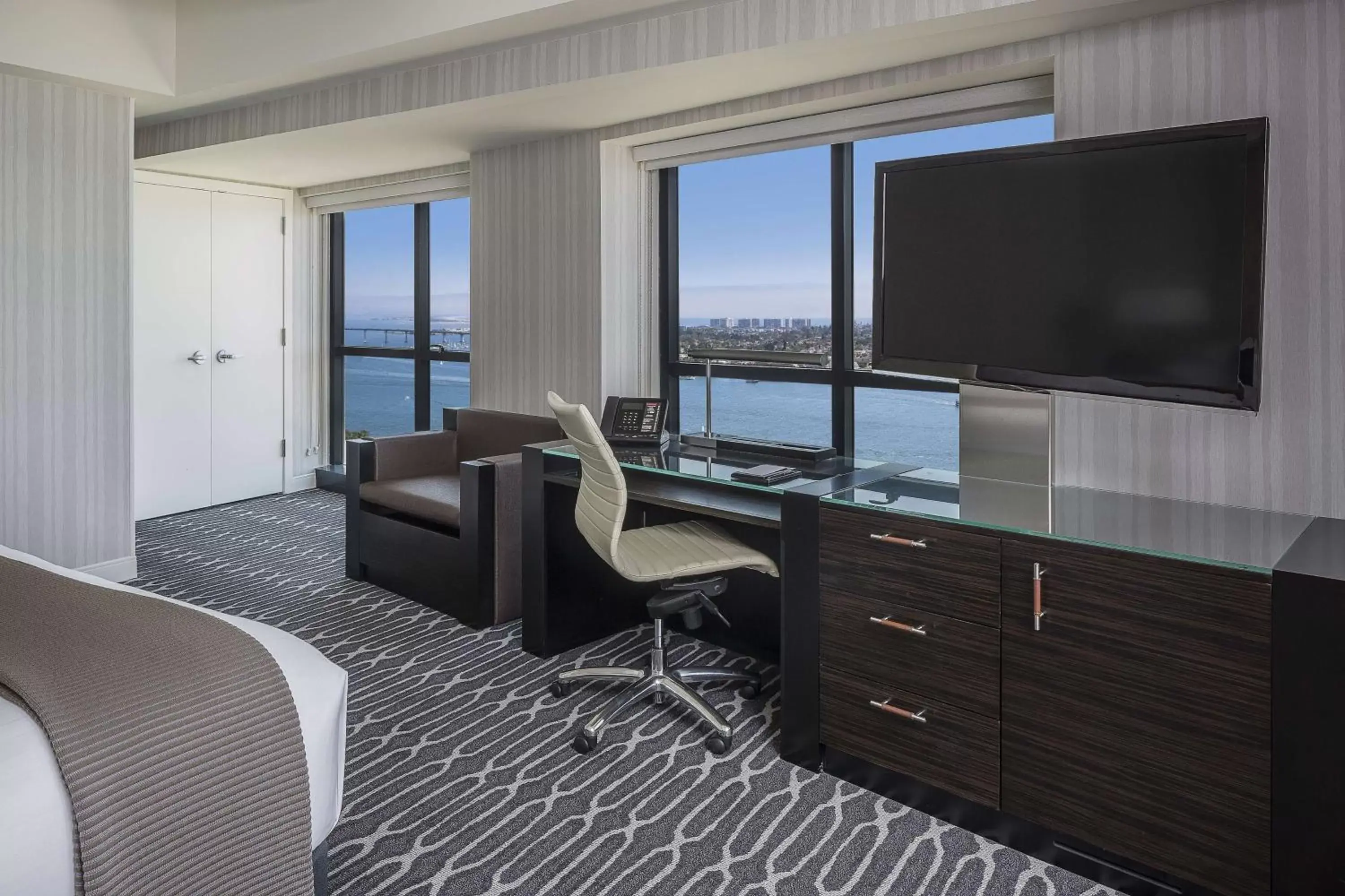 Bedroom, TV/Entertainment Center in Manchester Grand Hyatt San Diego