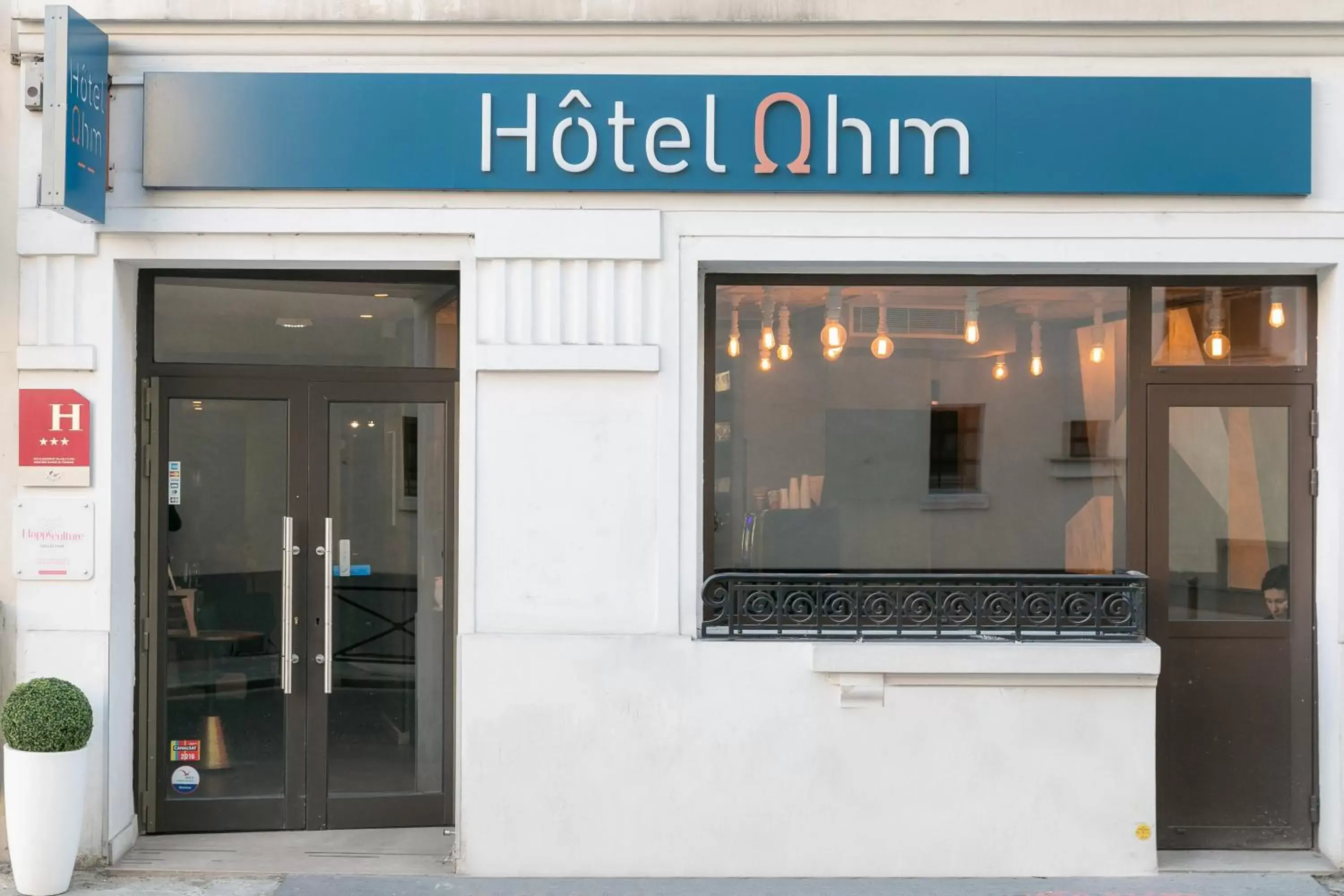 Facade/entrance in Hotel OHM by Happyculture