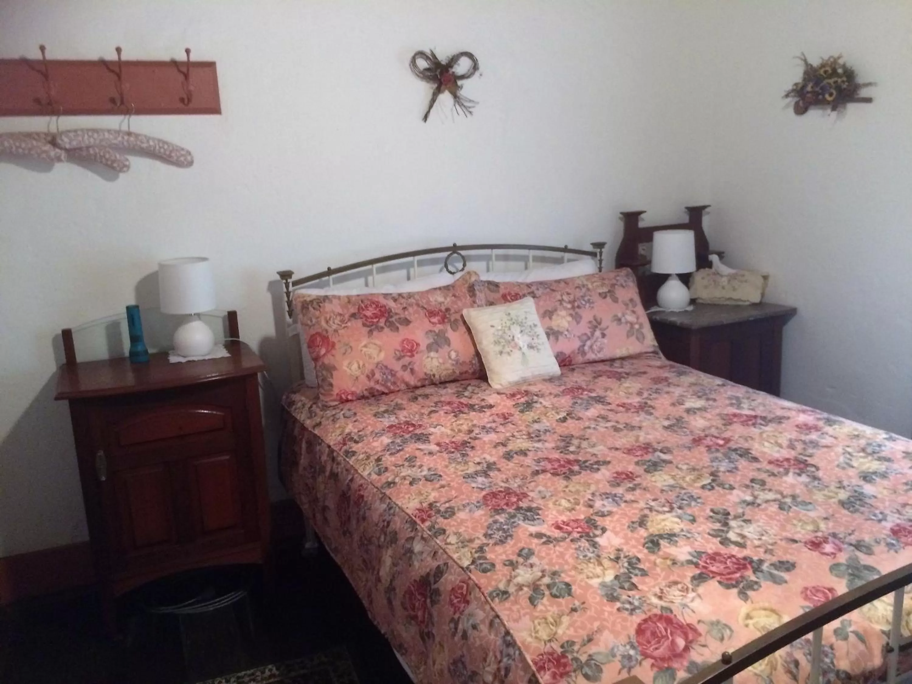 Photo of the whole room, Bed in Dingup House