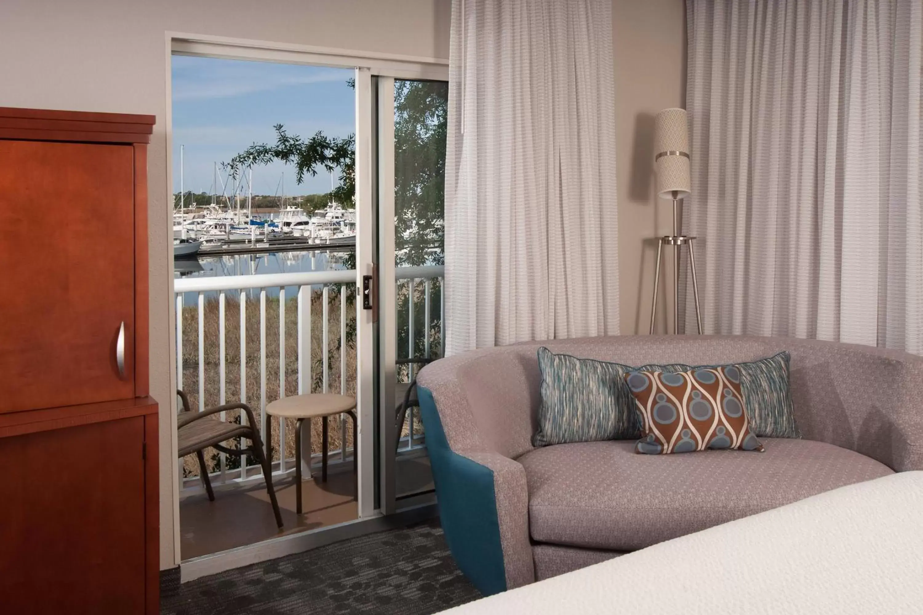 Photo of the whole room, Seating Area in Courtyard Charleston Waterfront