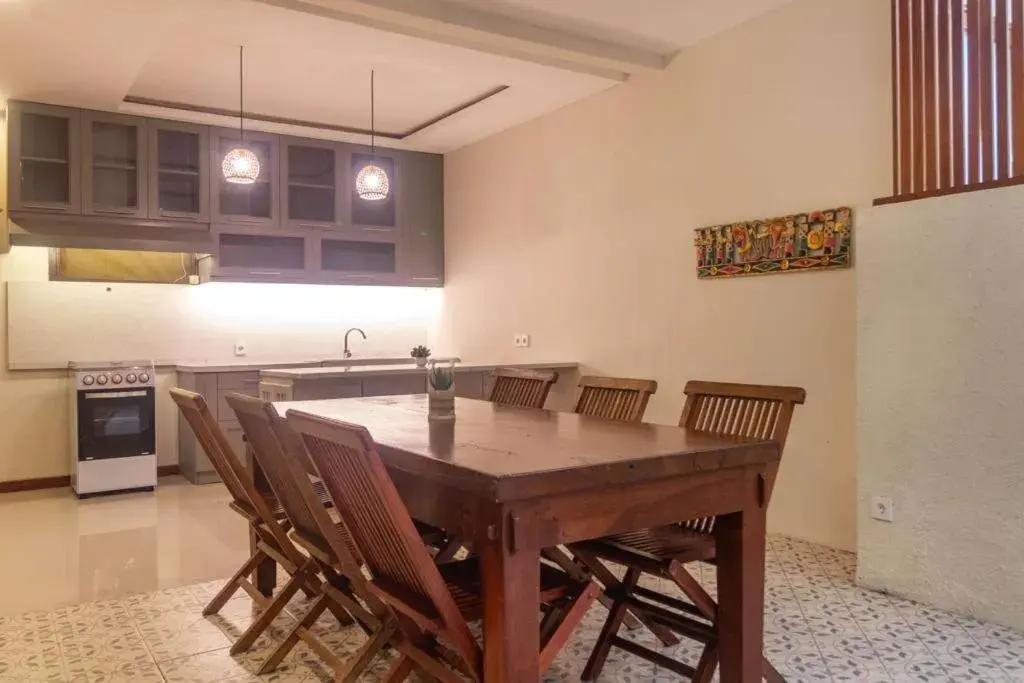 Dining Area in Arana Suite