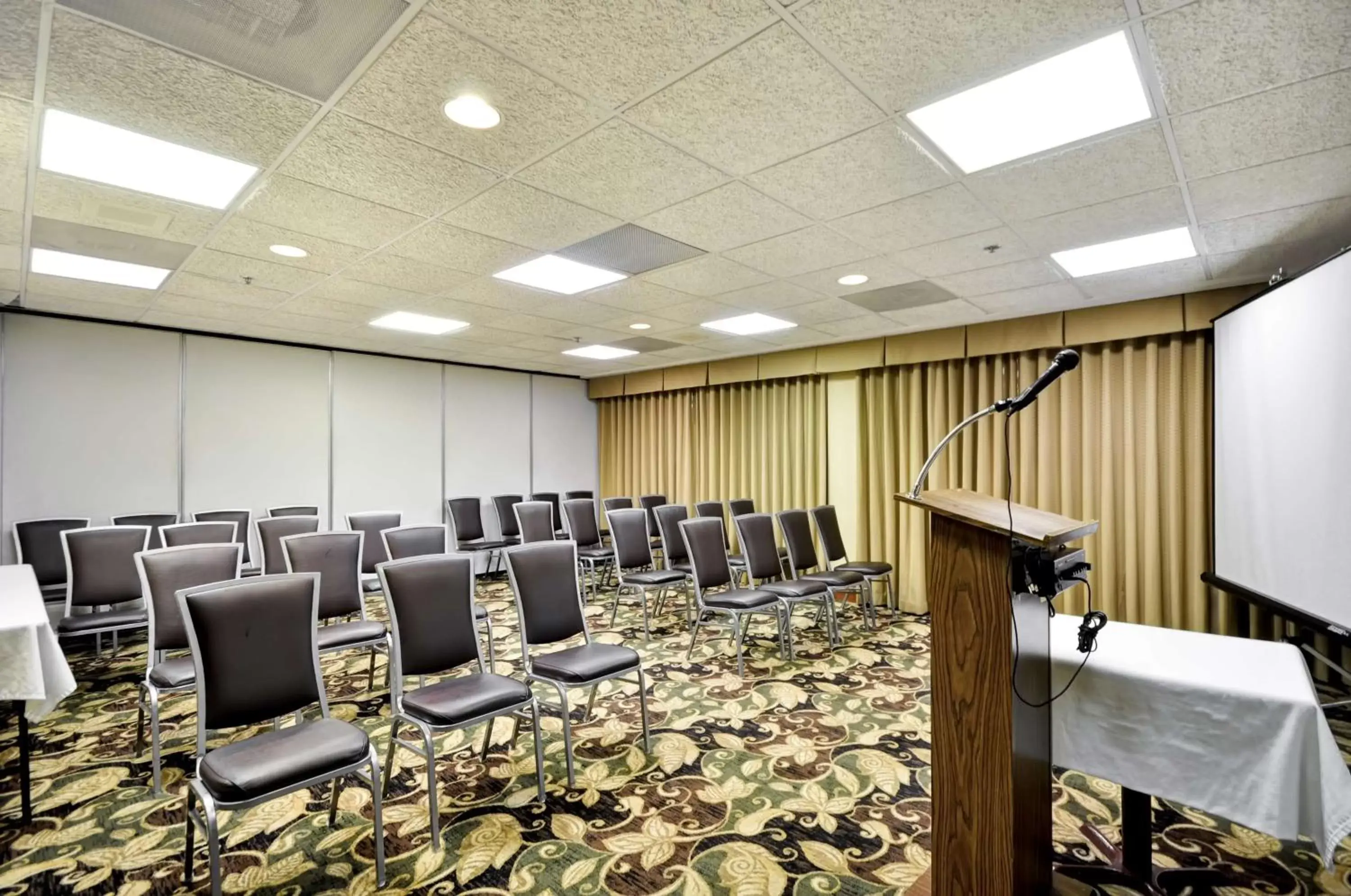 Meeting/conference room in Hampton Inn Chicago-Gurnee