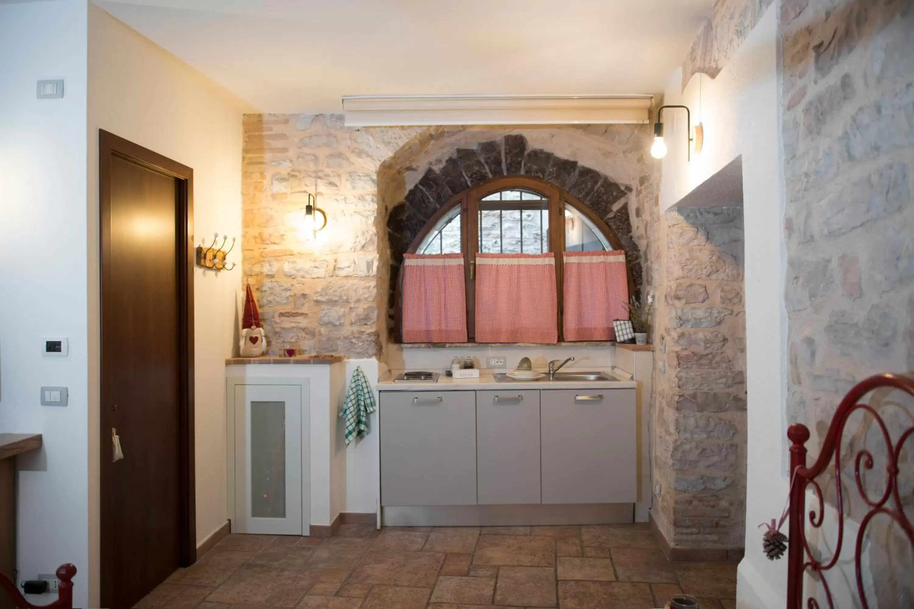 Photo of the whole room, Kitchen/Kitchenette in La Residenza Dei Cappuccini
