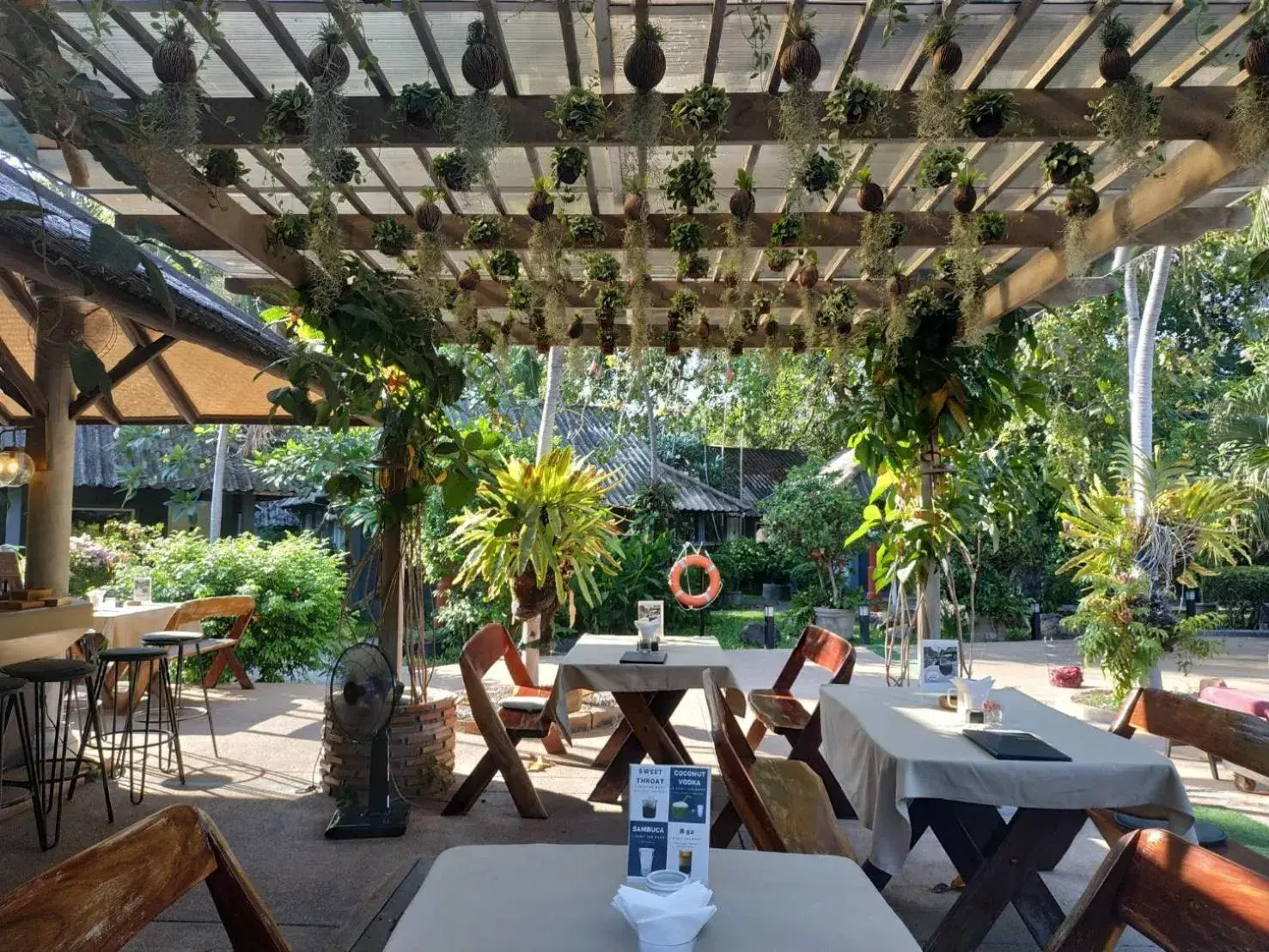 Patio, Restaurant/Places to Eat in Let's Hyde Pattaya Resort & Villas - Pool Cabanas