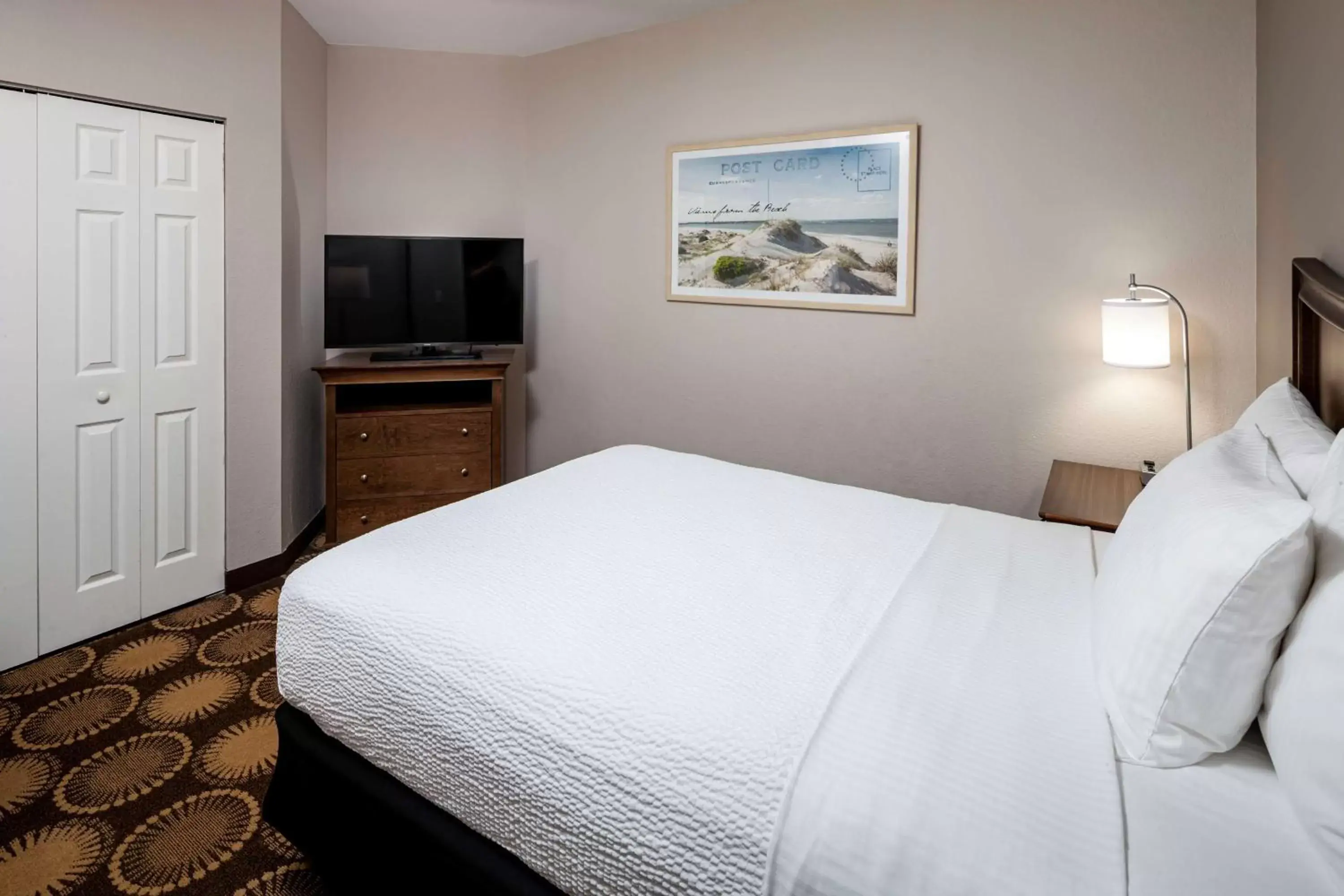 Photo of the whole room, Bed in Best Western New Smyrna Beach Hotel & Suites