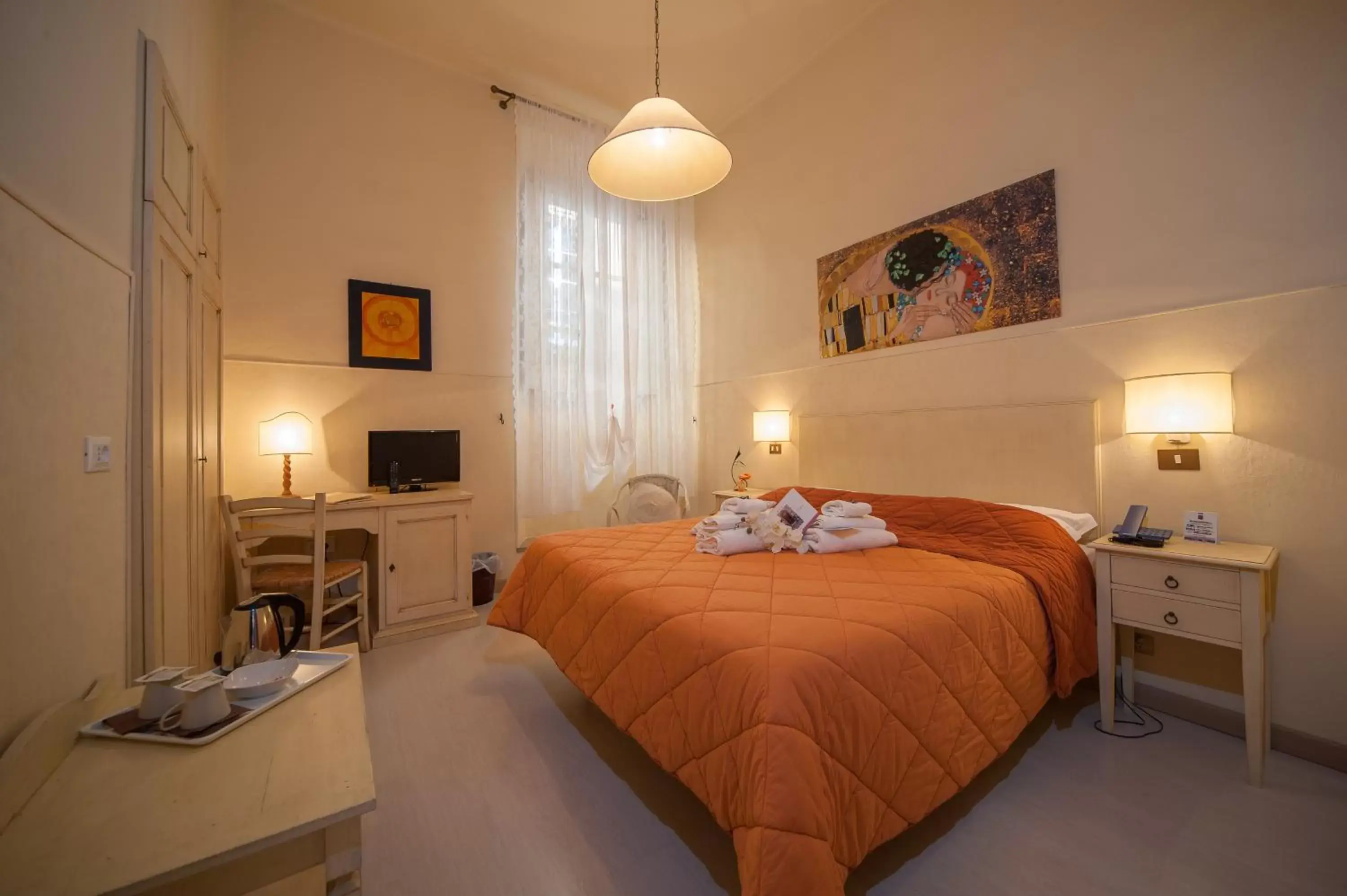 Photo of the whole room, Bed in Albergo Etruria