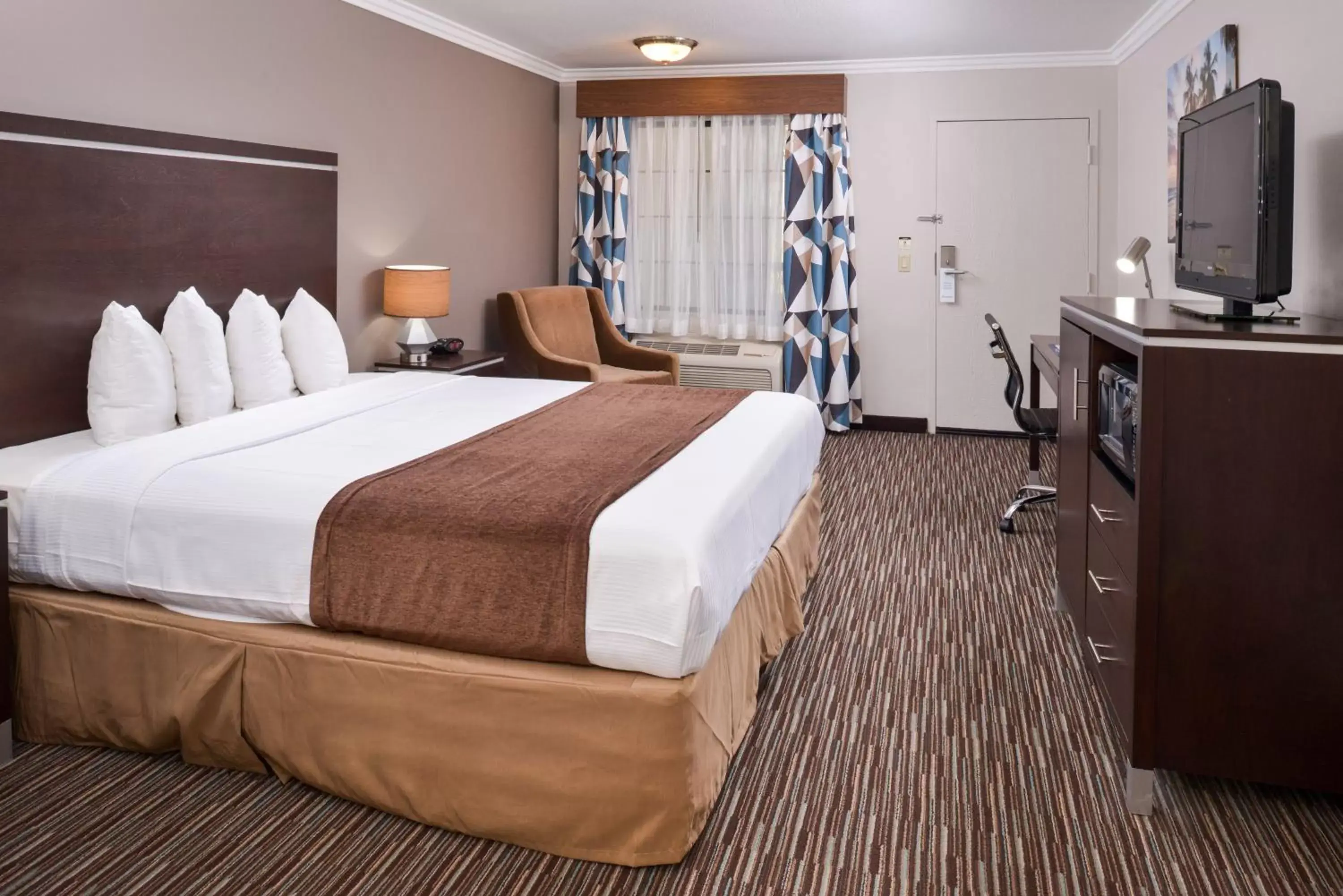 Photo of the whole room, Bed in Best Western Redondo Beach Galleria Inn Hotel - Beach City LA
