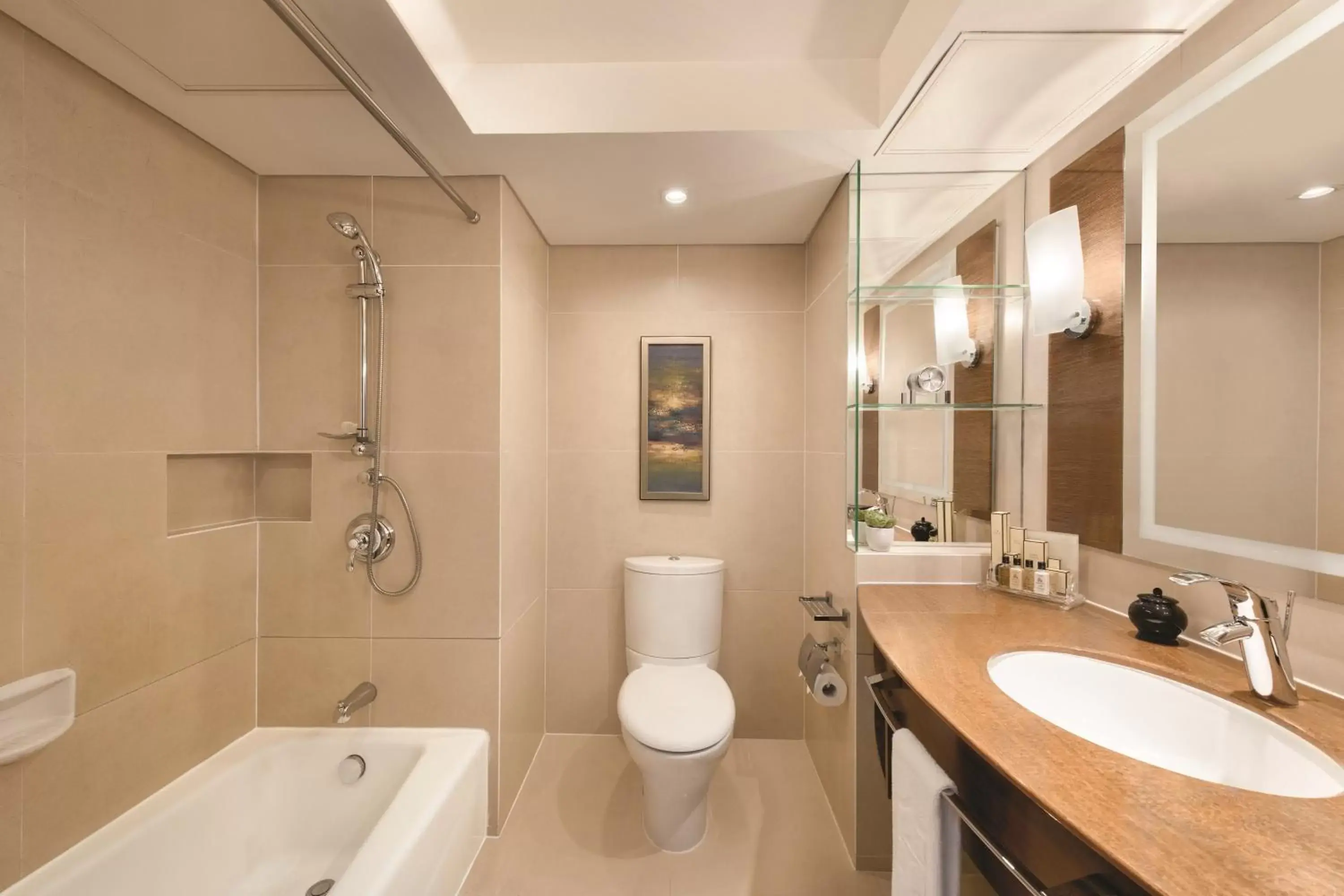 Toilet in Shangri-La Shenzhen - Nearby Luohu Border, Outdoor Swimming Pool Toilet in Shangri-La Shenzhen - Nearby Luohu Border, Outdoor Swimming Pool