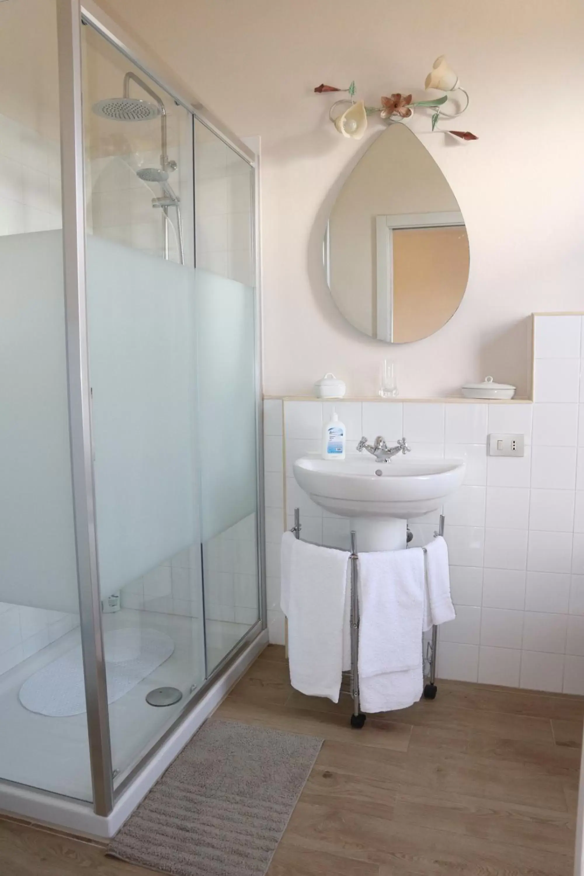 Shower, Bathroom in Villa Albertina