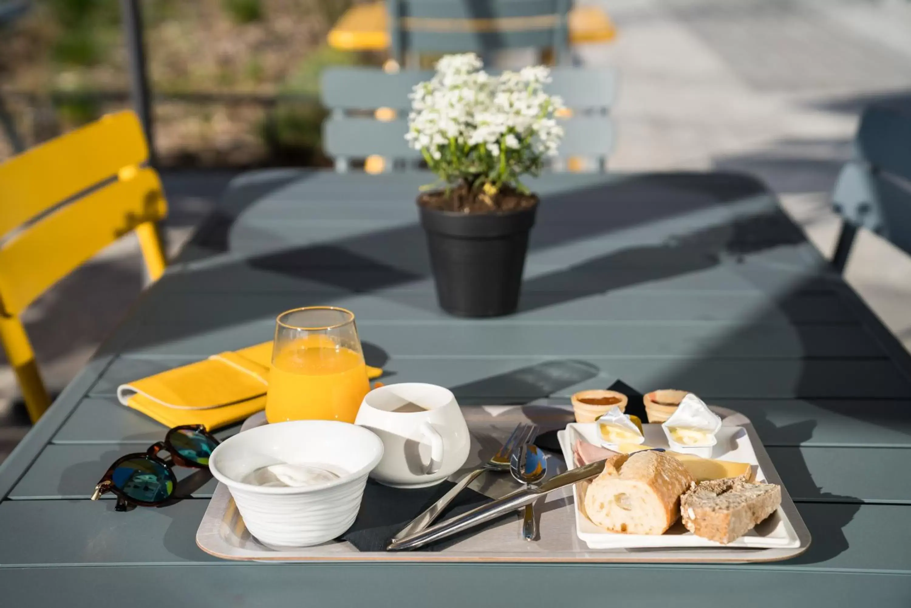 Balcony/Terrace in ibis Styles Guyancourt Versailles