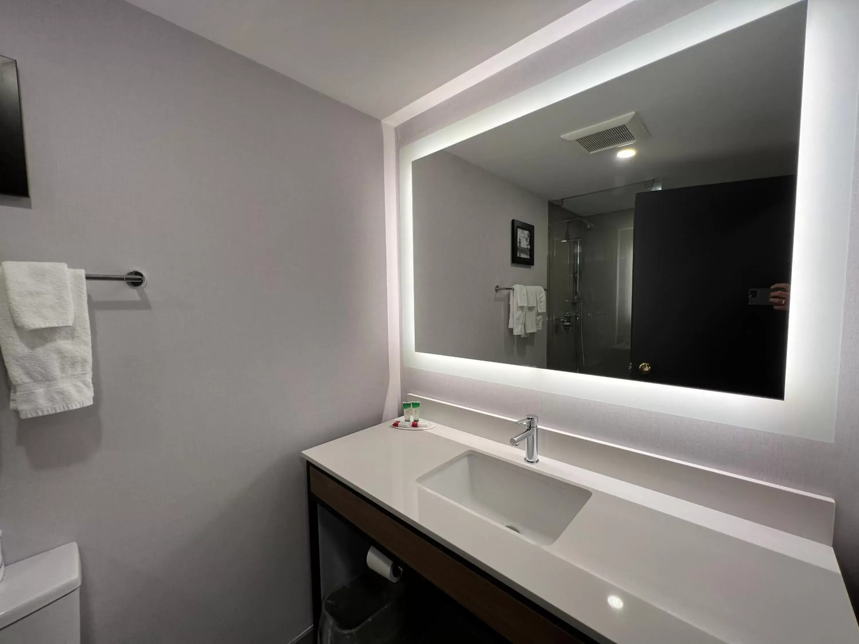 Bathroom in Super 8 by Wyndham Cornwall ON