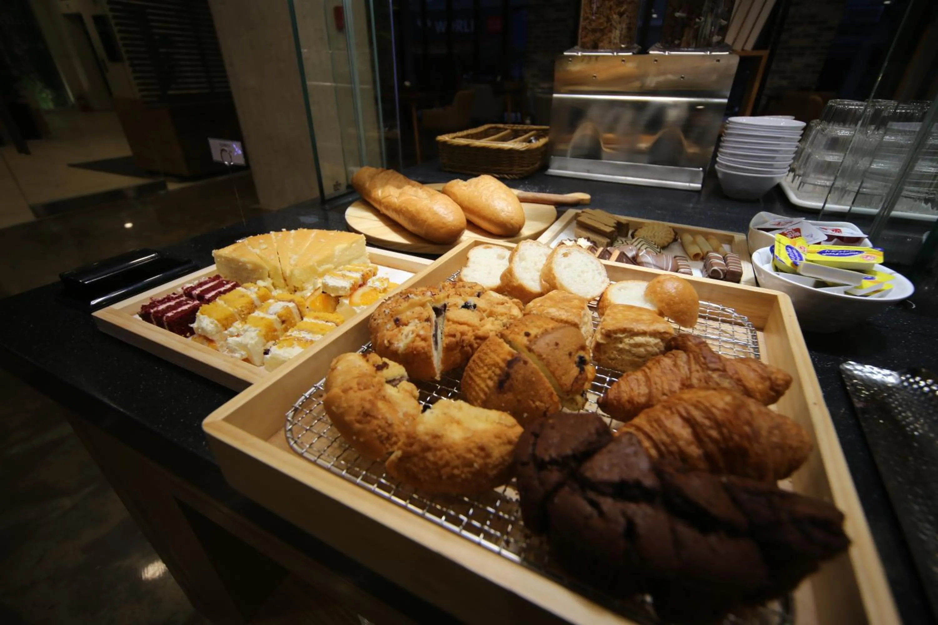 Restaurant/places to eat in Hotel Noblestay