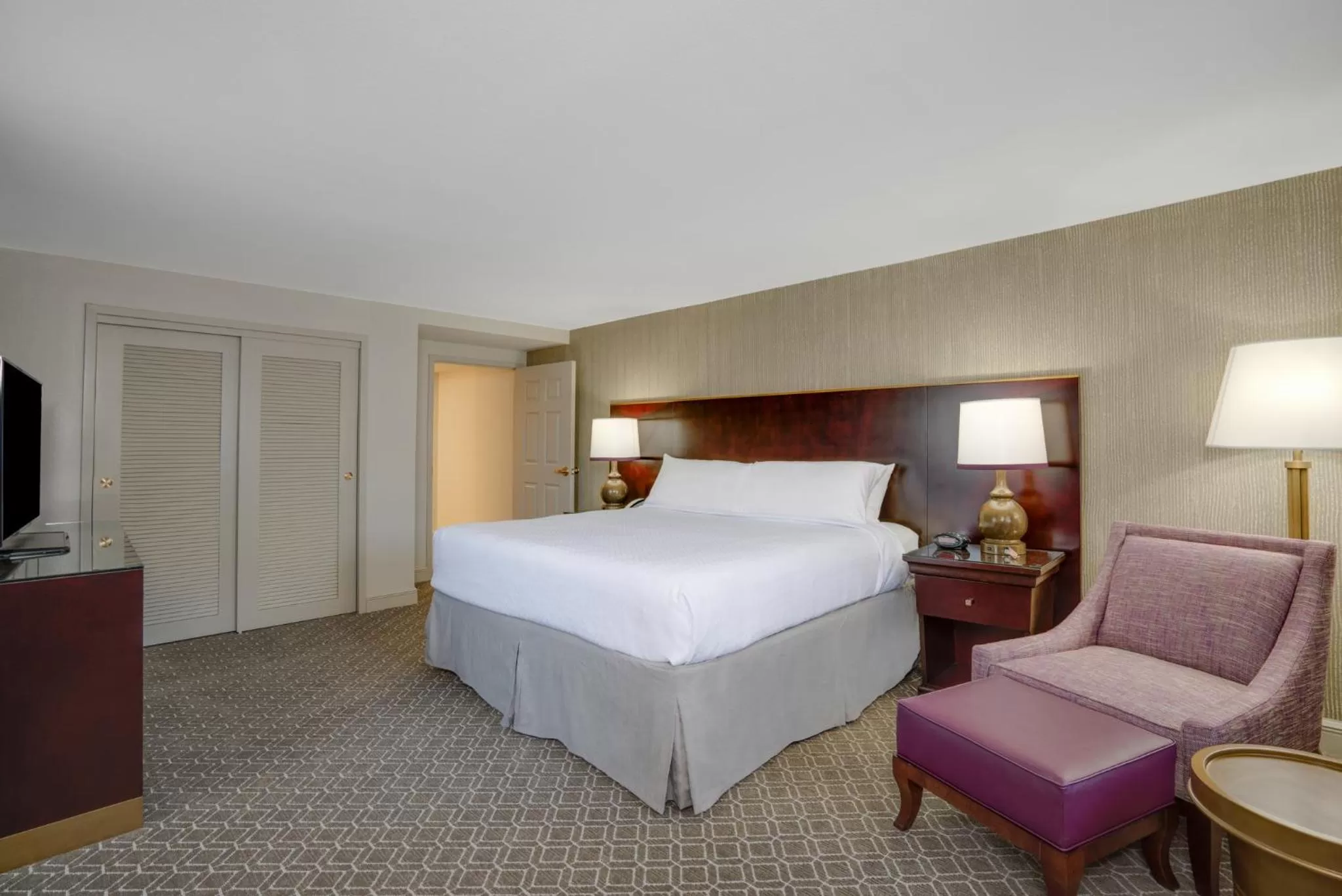 Deluxe King Room - Non-Smoking in Crowne Plaza New Orleans French Qtr - Astor by IHG